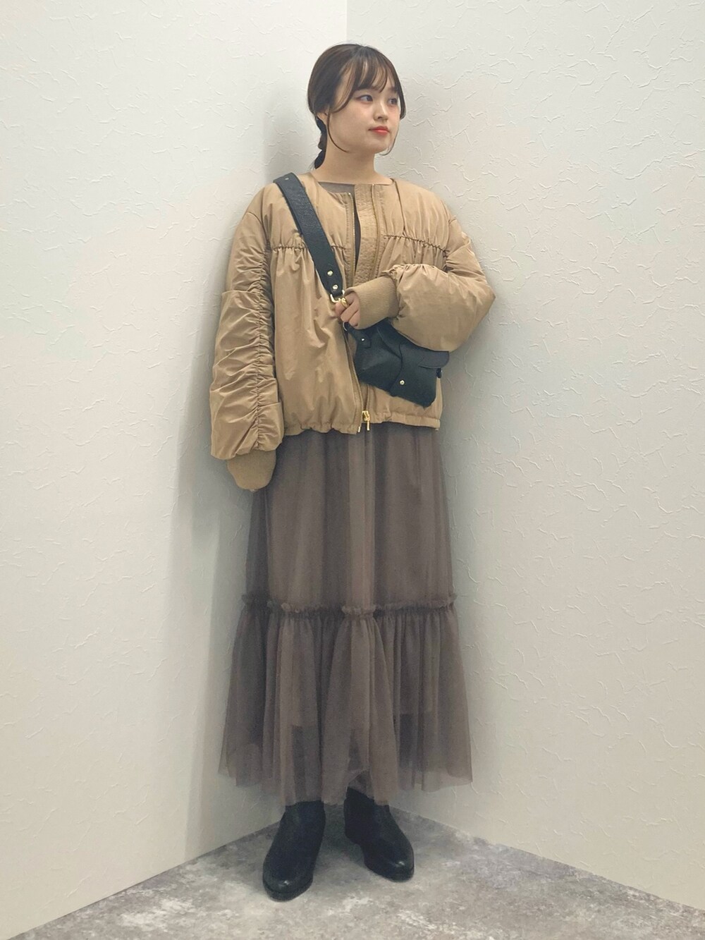 「低身長、低身長コーデ、152cm、ブルゾン、ダウンブルゾン、ギャザーブルゾン、スカートスタイル、チュールスカート、ロングスカート、ロングブーツ」｜「NOLLEY’Sの◇【WEB限定】ノーカラーダウンブルゾン（ダウンジャケット/コート、ベージュ系）」を使った、nol murakamiさん（レディース・152cm）の秋コーディネートの4枚目の写真