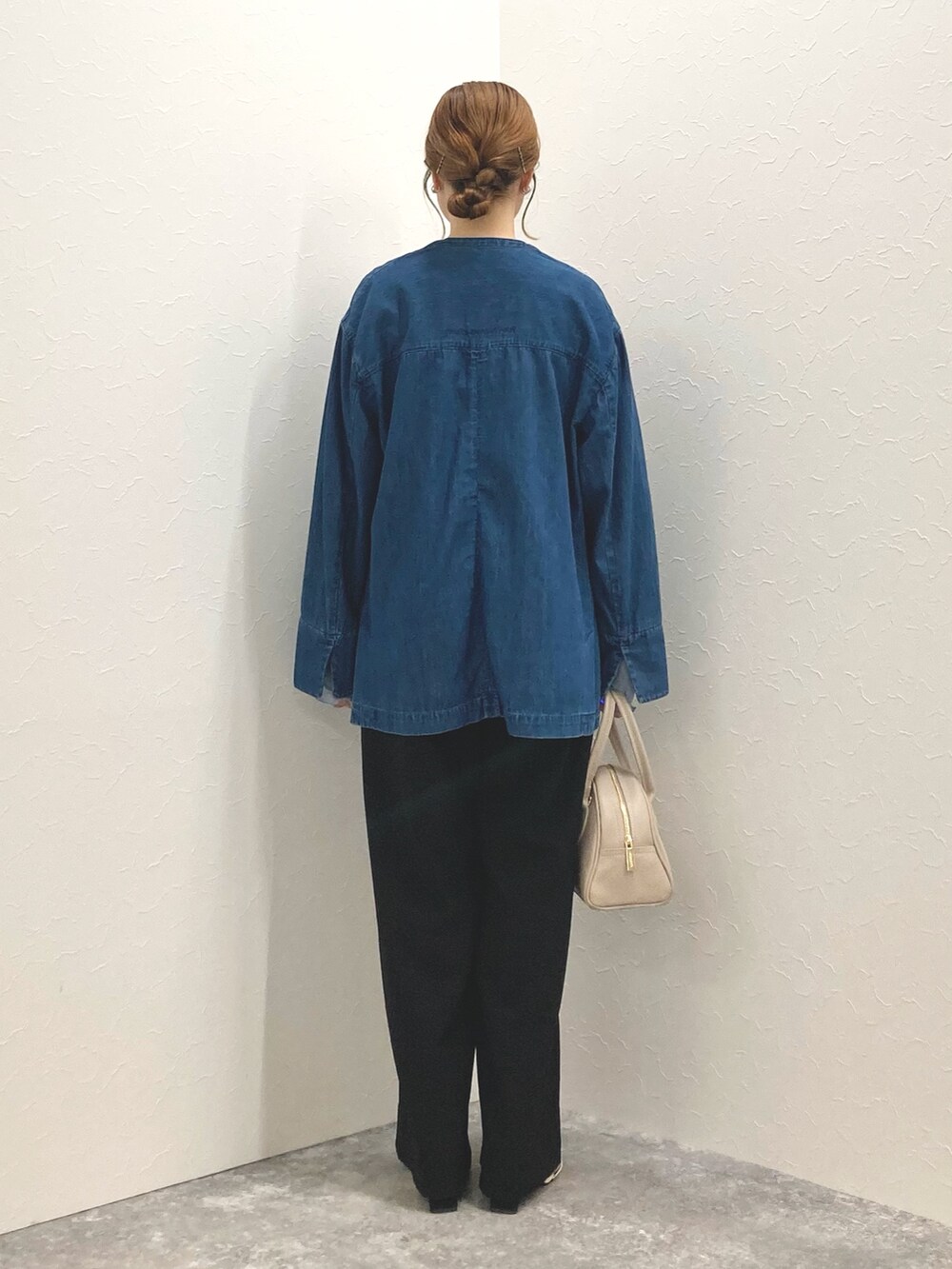 「Rie Millerの【RM denim】刺繍入りジャケット風デニムシャツ（シャツ/ブラウス、ブルー系）」を使った、nol murakamiさん（レディース・152cm）の春コーディネートの4枚目の写真