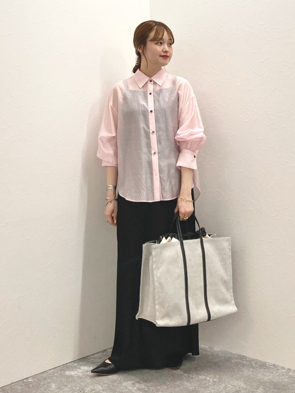 「NOLLEY’Sの◇【WEB限定】デザインサテンバイアスタイトスカート（スカート、ブラック系）」を使った、nol murakamiさん（レディース・152cm）の夏コーディネートの9枚目の写真