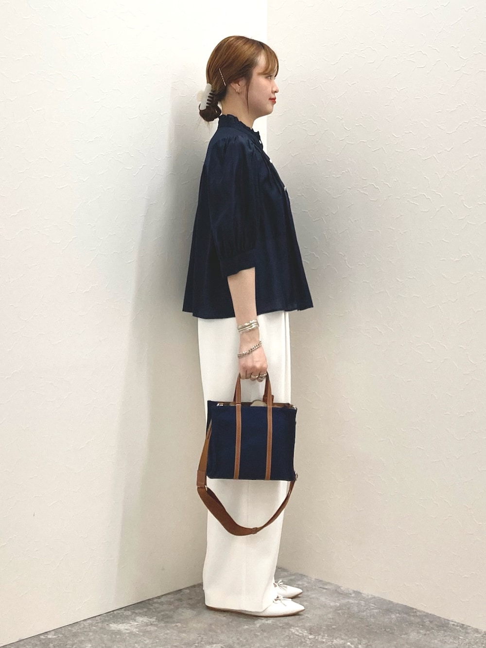 「NOLLEY’Sの《セットアップ対応》ウォッシャブルツイルイージーパンツ（その他パンツ、ホワイト系）」を使った、nol murakamiさん（レディース・152cm）の夏コーディネートの6枚目の写真