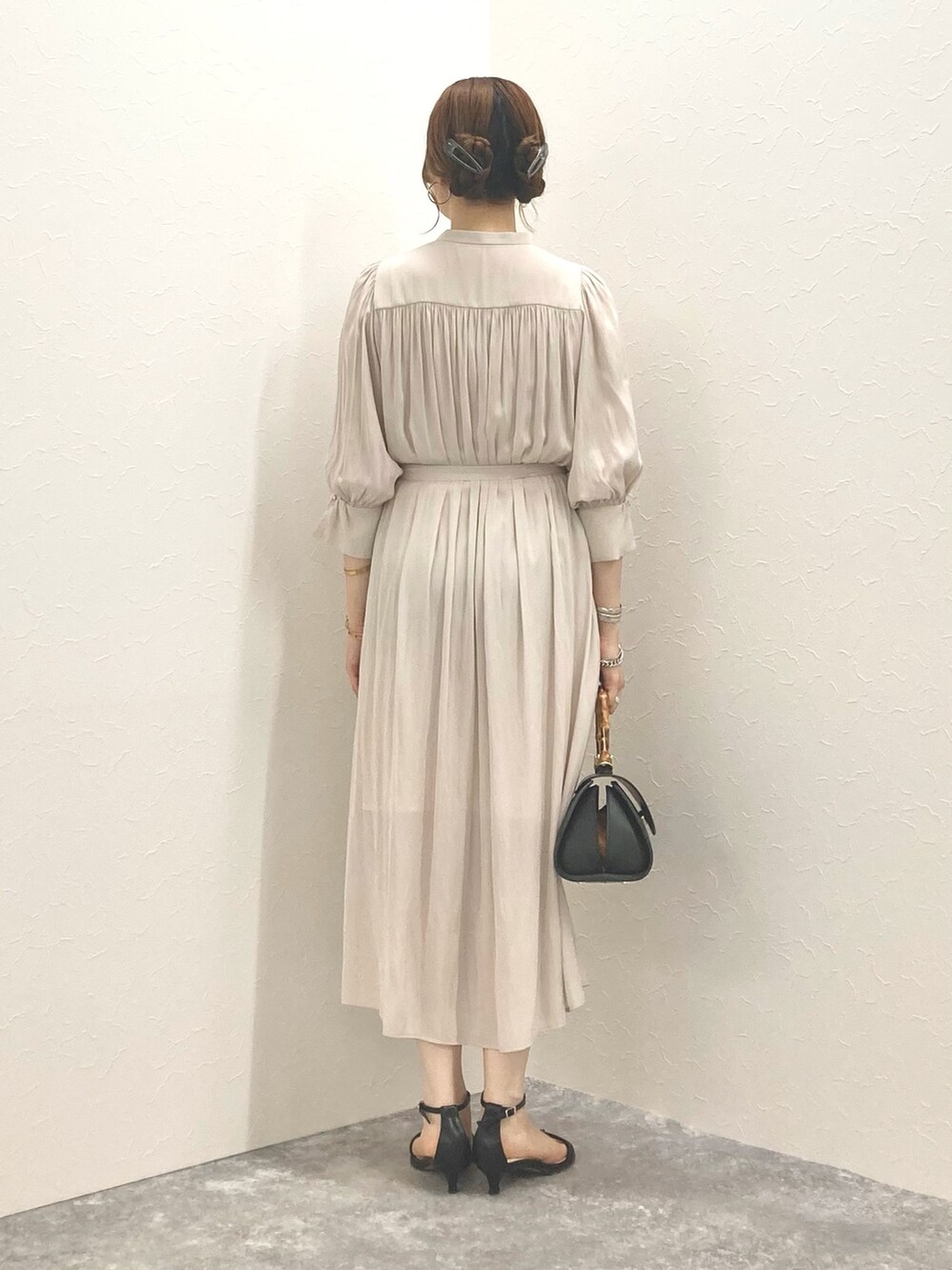 「NOLLEY’Sのウォッシャブル5分袖ギャザーワンピース（ワンピース、ベージュ系）」を使った、nol murakamiさん（レディース・152cm）の夏コーディネートの3枚目の写真
