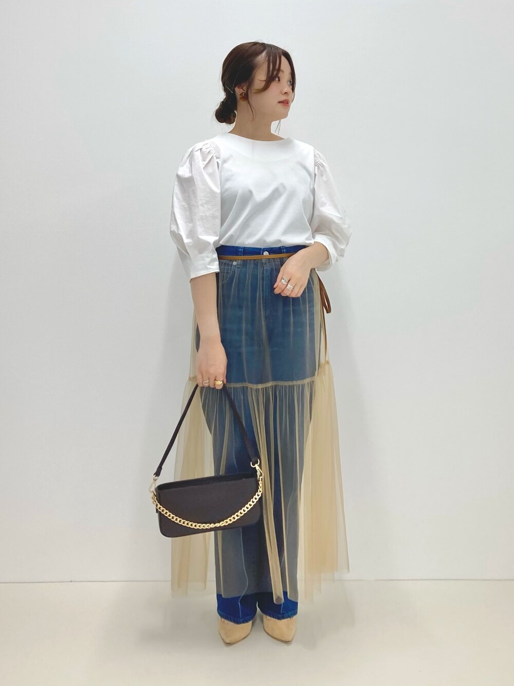 「低身長、低身長コーデ、152cm、デニム、Tシャツ、レイヤードスタイル、チュールスカート、大人カジュアル、パンツスタイル、異素材トップス」｜「NOLLEY’Sの袖布帛プルオーバーカットソー（Tシャツ/カットソー、ホワイト系）」を使った、nol murakamiさん（レディース・152cm）の夏コーディネートの2枚目の写真
