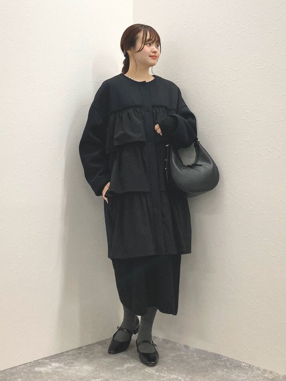 「低身長、低身長コーデ、152cm、150cm台コーデ、ラッフルフリル、ダンボールニット、ダンボール素材、ライトアウター、春コート」｜「NOLLEY’Sのウォッシャブルエアボールラッフルコート（その他アウター、ブルー系）」を使った、nol murakamiさん（レディース・152cm）の冬コーディネートの6枚目の写真