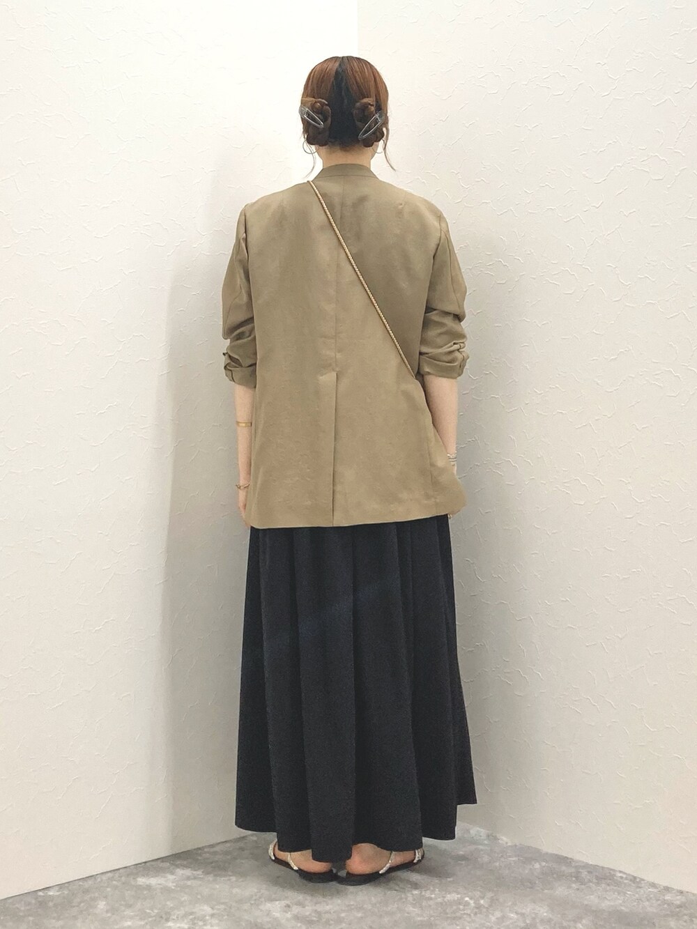 「Rie Millerのウォッシャブルノーカラージャケット（ノーカラージャケット、ベージュ系）」を使った、nol murakamiさん（レディース・152cm）の夏コーディネートの4枚目の写真