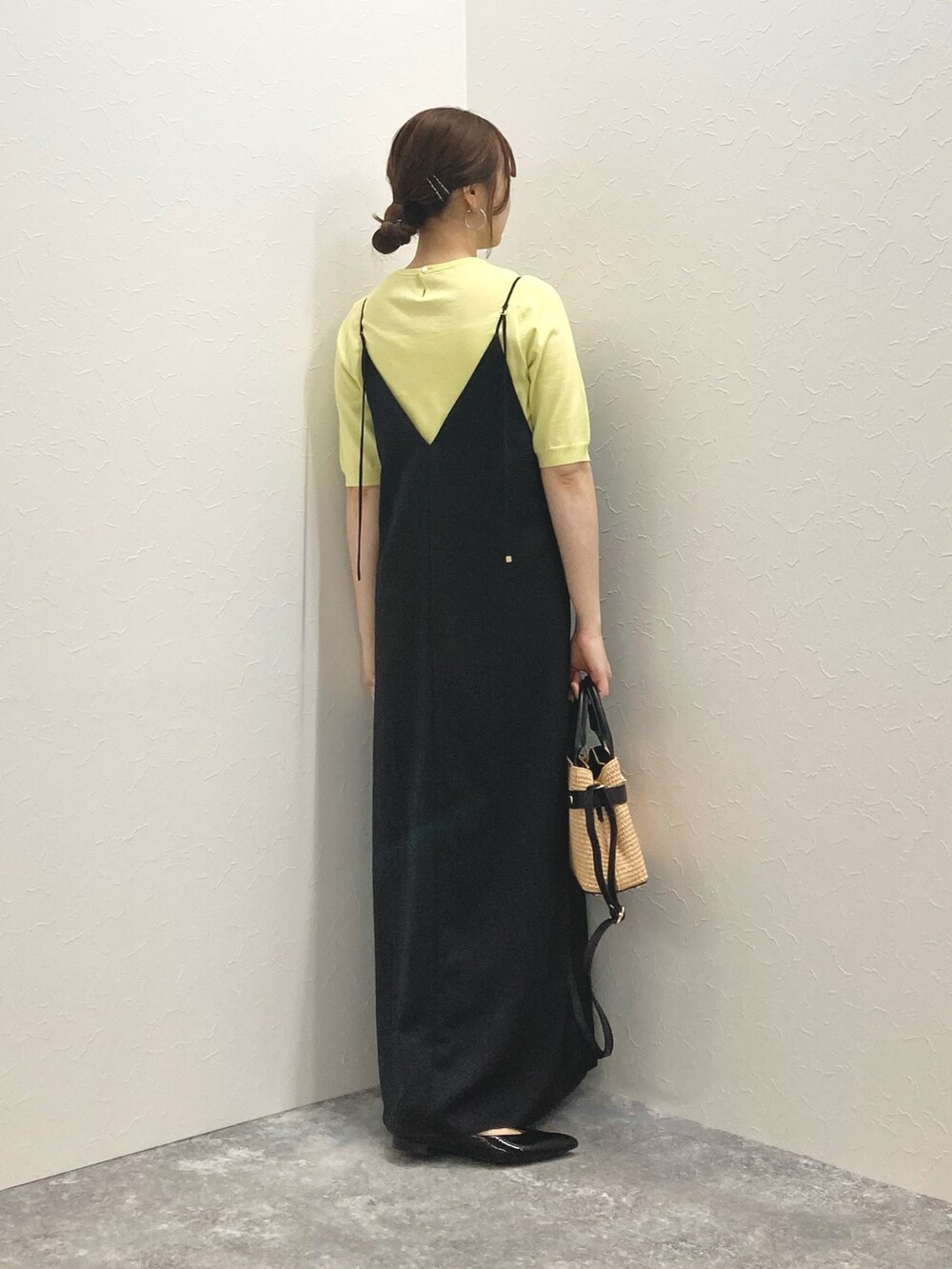 「ジレ、低身長、半袖ニット、キャミワンピ、低身長コーデ、五分袖、152cm、サテンキャミワンピ、150cm台コーデ」｜「NOLLEY’Sの《手洗い可能》愛され 高機能コットン半袖プルオーバーニット（ニット/セーター、イエロー系）」を使った、nol murakamiさん（レディース・152cm）の春コーディネートの8枚目の写真