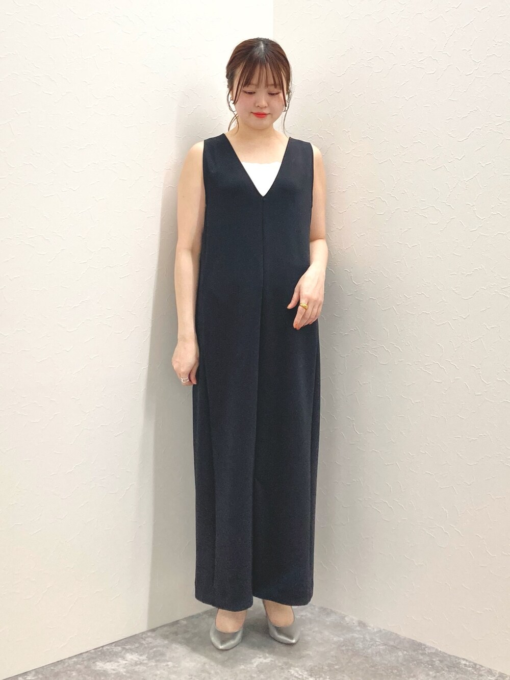 「カーディガン、ワンピース、低身長、ノースリーブワンピース、低身長コーデ、152cm、ダンボール素材、前後2way、150cm台コーデ、パールニットカーディガン」｜「NOLLEY’Sの《手洗い可能》ミニパールクルーネックカーディガン（カーディガン/ボレロ、ブラック系）」を使った、nol murakamiさん（レディース・152cm）の冬コーディネートの8枚目の写真