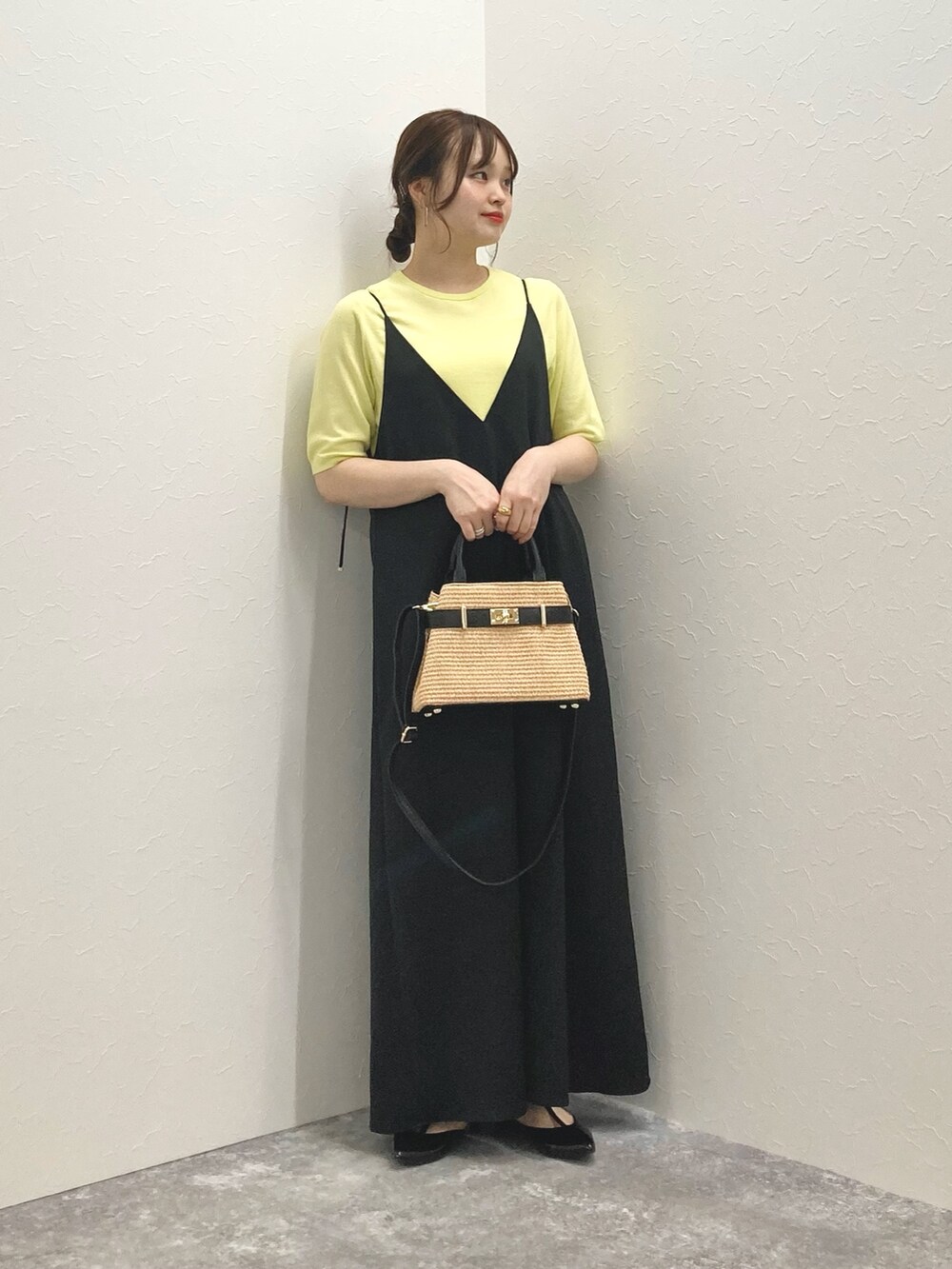 「ジレ、低身長、半袖ニット、キャミワンピ、低身長コーデ、五分袖、152cm、サテンキャミワンピ、150cm台コーデ」｜「NOLLEY’Sの《手洗い可能》愛され 高機能コットン半袖プルオーバーニット（ニット/セーター、イエロー系）」を使った、nol murakamiさん（レディース・152cm）の春コーディネートの9枚目の写真