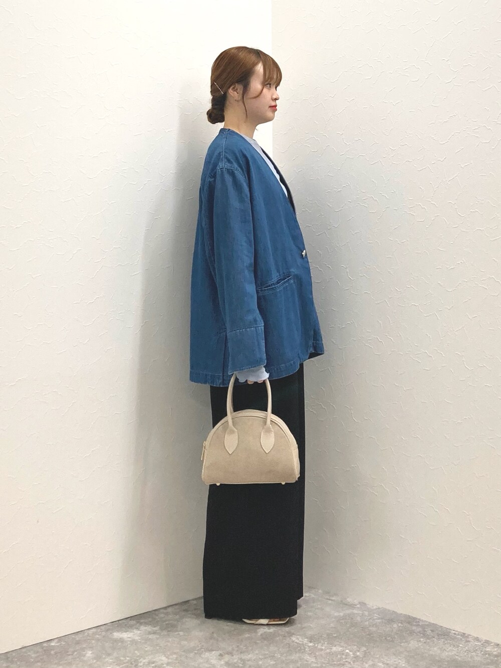 「Rie Millerの【RM denim】刺繍入りジャケット風デニムシャツ（シャツ/ブラウス、ブルー系）」を使った、nol murakamiさん（レディース・152cm）の春コーディネートの5枚目の写真