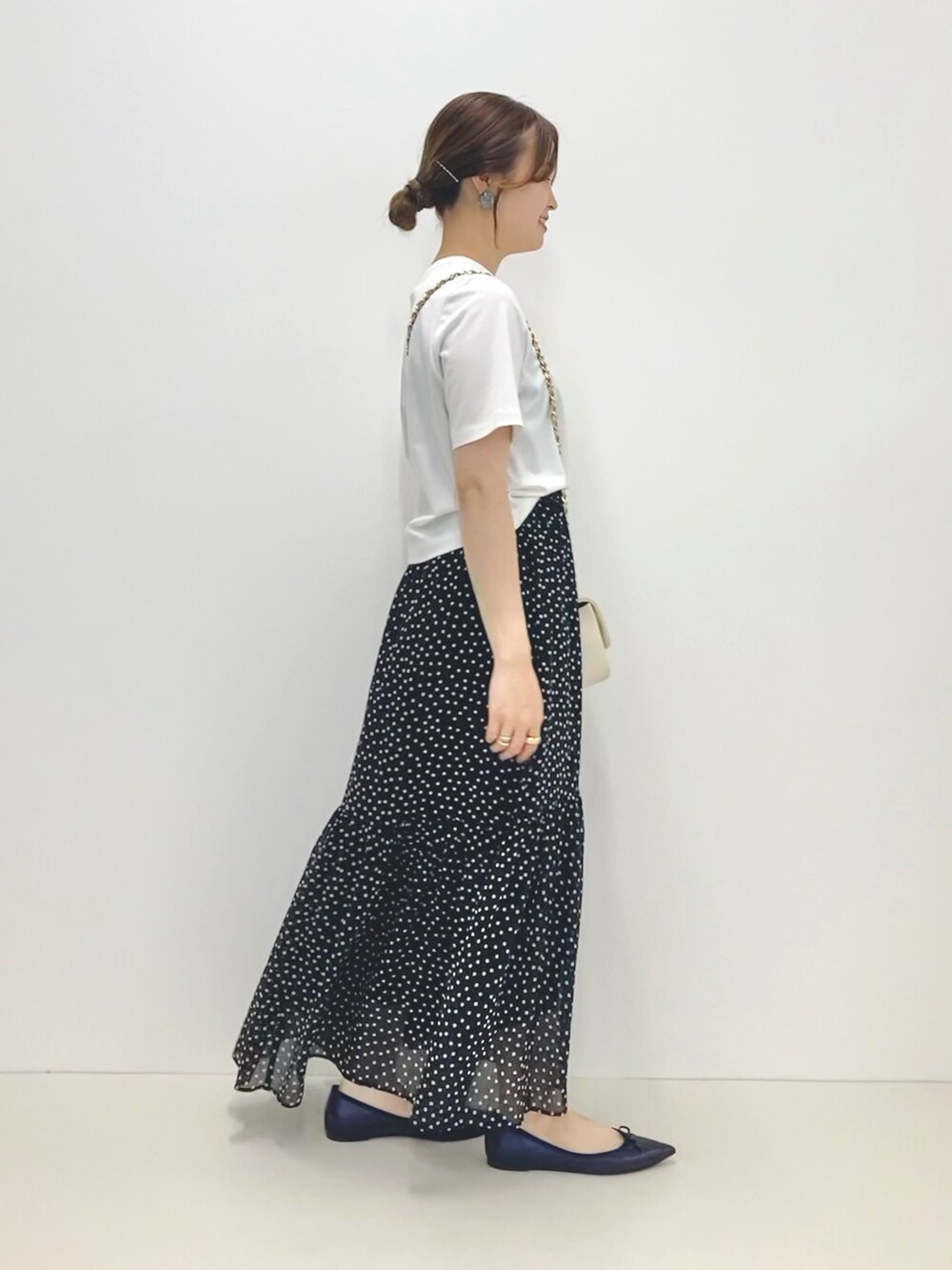 「低身長、低身長コーデ、152cm、半袖Tシャツ、ドット、フラットシューズ、ポインテッドトゥ、ティアードスカート、夏コーデ、シフォンスカート」|「NOLLEY’S Sophiの箔プリントショート丈Tシャツ(Tシャツ/カットソー、ホワイト系)」を使った、nol murakamiさん(レディース・152cm)の夏コーディネートの4枚目の写真