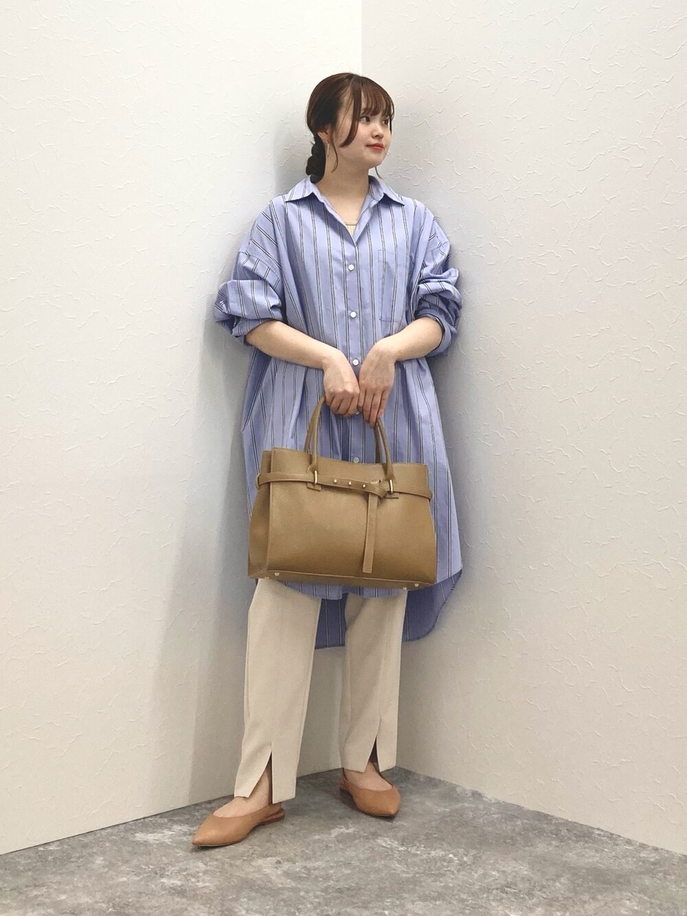 nol murakamiさんの「ウォッシャブルダブルクロスフロントスリットパンツ（NOLLEY’S Sophi）」を使ったコーディネートの7枚目の写真