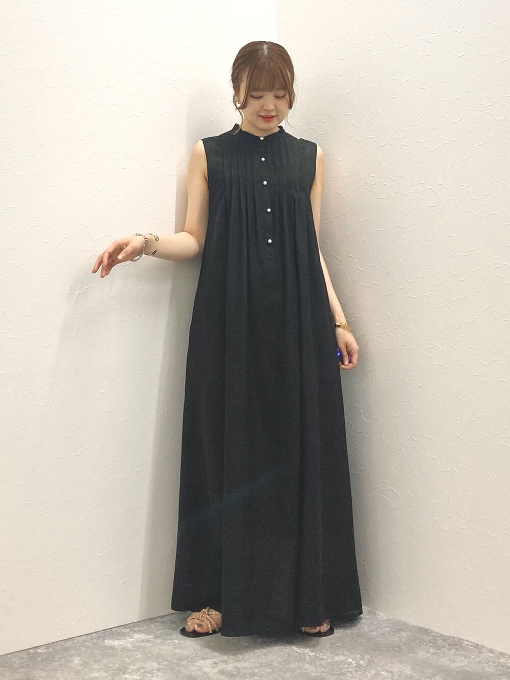「NOLLEY’Sのウォッシャブルピンタックシャツワンピース（シャツワンピース、ブラック系）」を使った、nol murakamiさん（レディース・152cm）の夏コーディネートの8枚目の写真