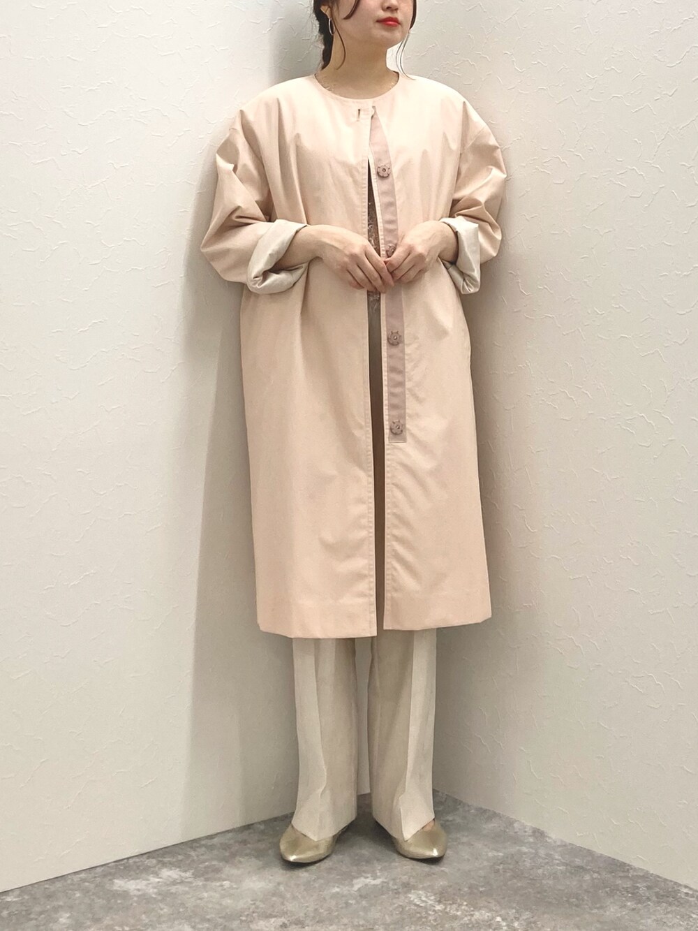 「ノーカラーコート、ワイドパンツ、パンツスタイル、春コート、低身長、ロングパンツ、低身長コーデ、152cm、150cm台コーデ」｜「NOLLEY’Sのノーカラーコート（ノーカラーコート、ピンク系）」を使った、nol murakamiさん（レディース・152cm）の冬コーディネートの7枚目の写真