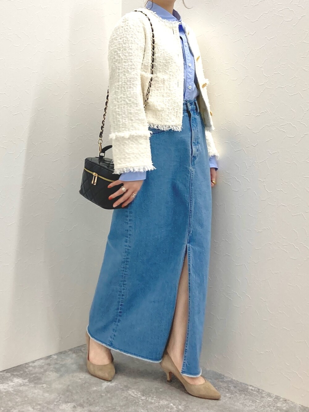 「低身長、低身長コーデ、152cm、150cm台コーデ、デニムスカート、ツイードジャケット、シャツ、スカートスタイル」｜「NOLLEY’SのBISHU JAPAN フラッグリボンツイードジャケット（ノーカラージャケット、ホワイト系）」を使った、nol murakamiさん（レディース・152cm）の冬コーディネートの5枚目の写真