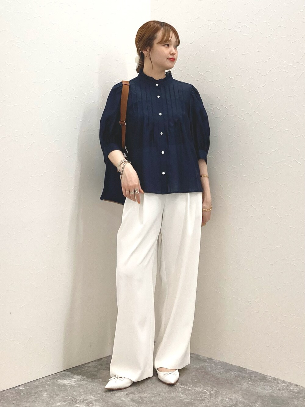 「NOLLEY’Sの《セットアップ対応》ウォッシャブルツイルイージーパンツ（その他パンツ、ホワイト系）」を使った、nol murakamiさん（レディース・152cm）の夏コーディネートの2枚目の写真