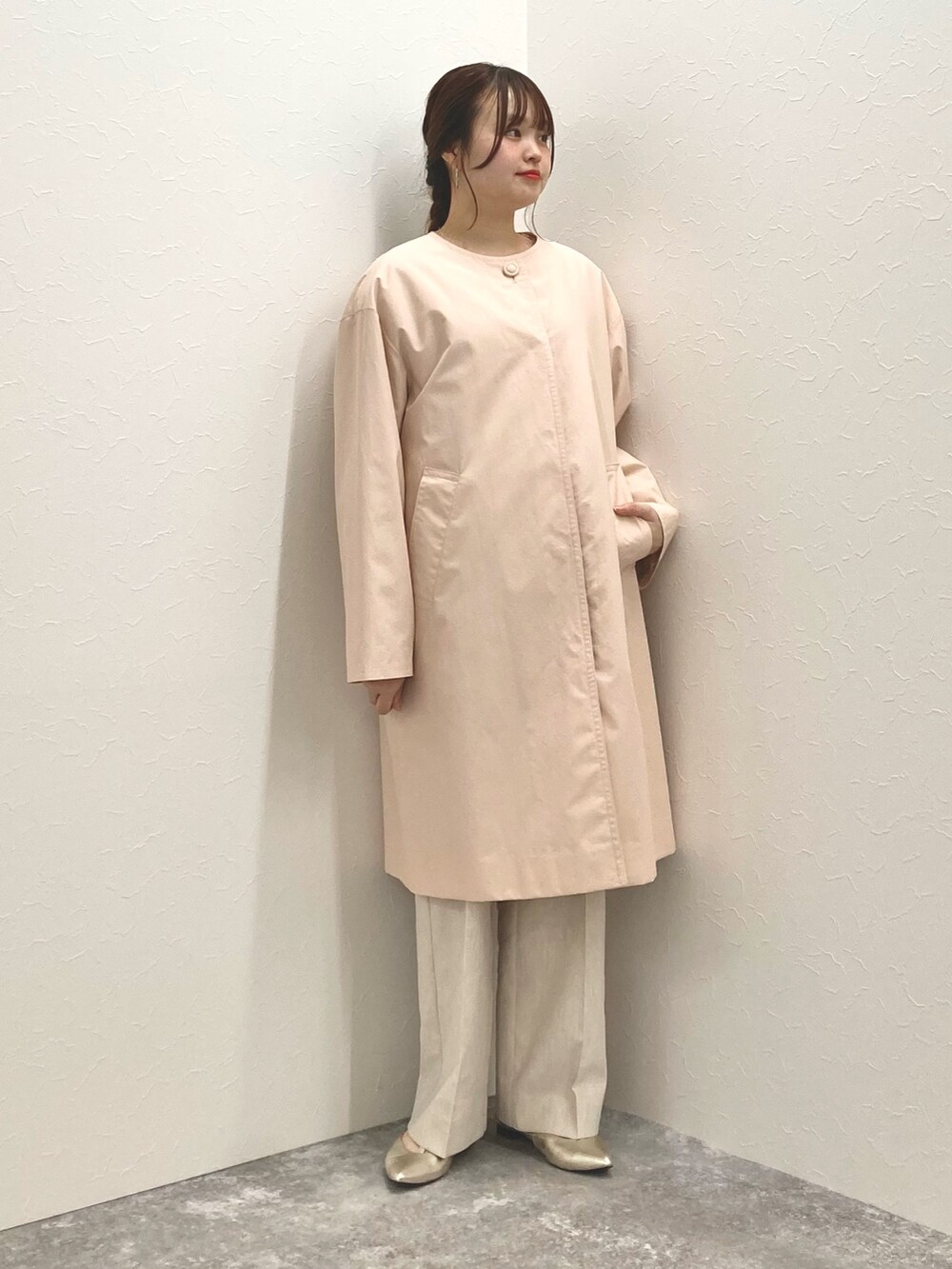 「ノーカラーコート、ワイドパンツ、パンツスタイル、春コート、低身長、ロングパンツ、低身長コーデ、152cm、150cm台コーデ」｜「NOLLEY’Sのノーカラーコート（ノーカラーコート、ピンク系）」を使った、nol murakamiさん（レディース・152cm）の冬コーディネートの2枚目の写真