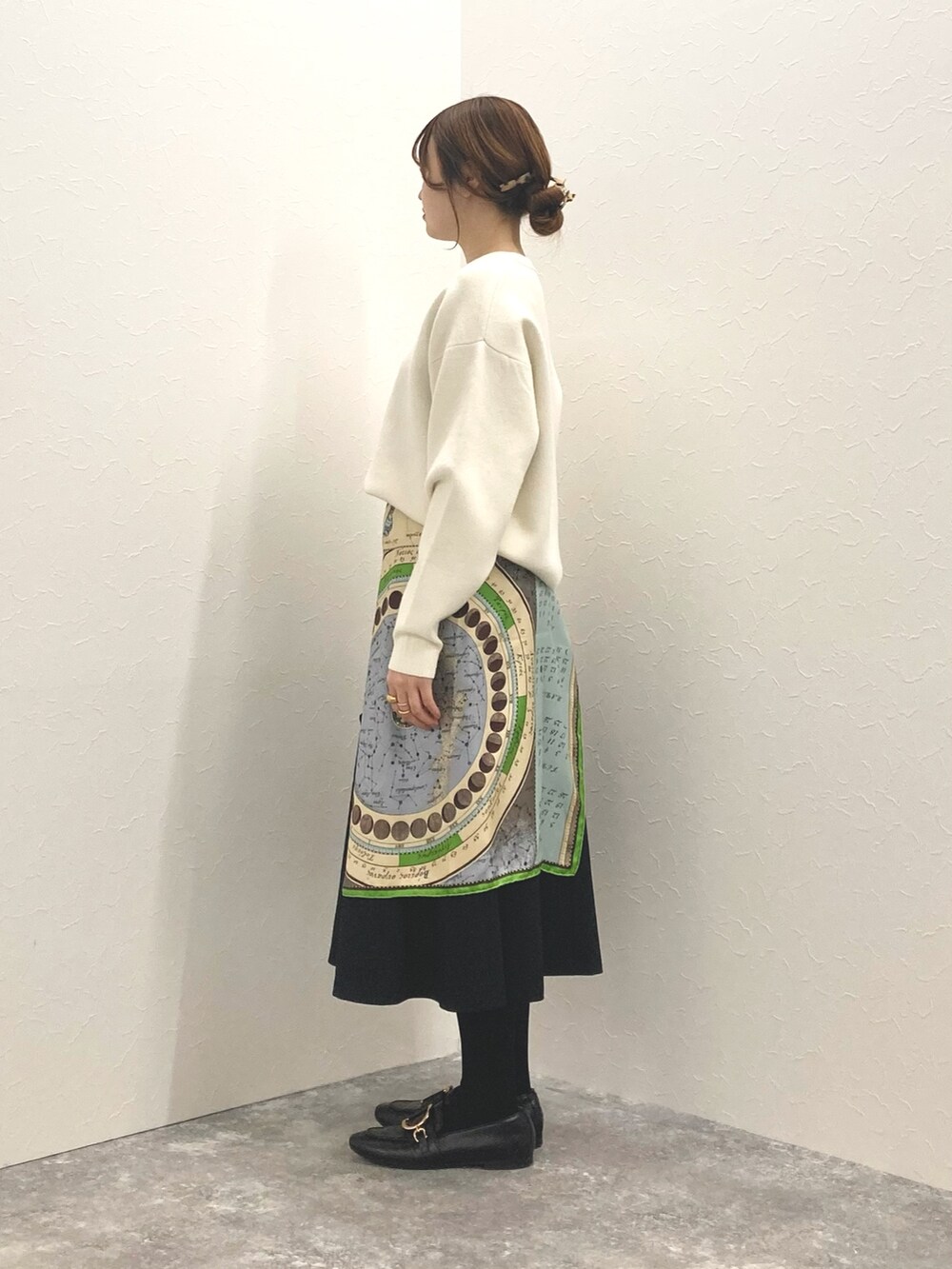 「NOLLEY’Sの《手洗い可能》スウェット風ニットプルオーバー（ニット/セーター、ホワイト系）」を使った、nol murakamiさん（レディース・152cm）の冬コーディネートの4枚目の写真