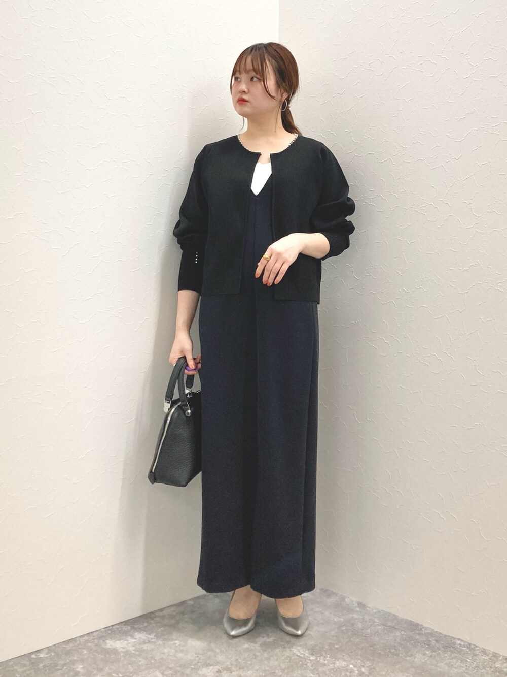 「カーディガン、ワンピース、低身長、ノースリーブワンピース、低身長コーデ、152cm、ダンボール素材、前後2way、150cm台コーデ、パールニットカーディガン」｜「NOLLEY’Sの《手洗い可能》ミニパールクルーネックカーディガン（カーディガン/ボレロ、ブラック系）」を使った、nol murakamiさん（レディース・152cm）の冬コーディネートの7枚目の写真