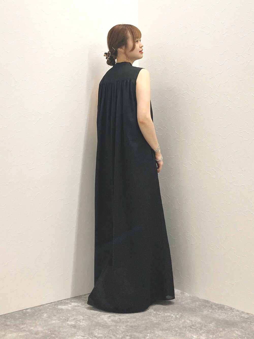 「NOLLEY’Sのウォッシャブルピンタックシャツワンピース（シャツワンピース、ブラック系）」を使った、nol murakamiさん（レディース・152cm）の夏コーディネートの10枚目の写真