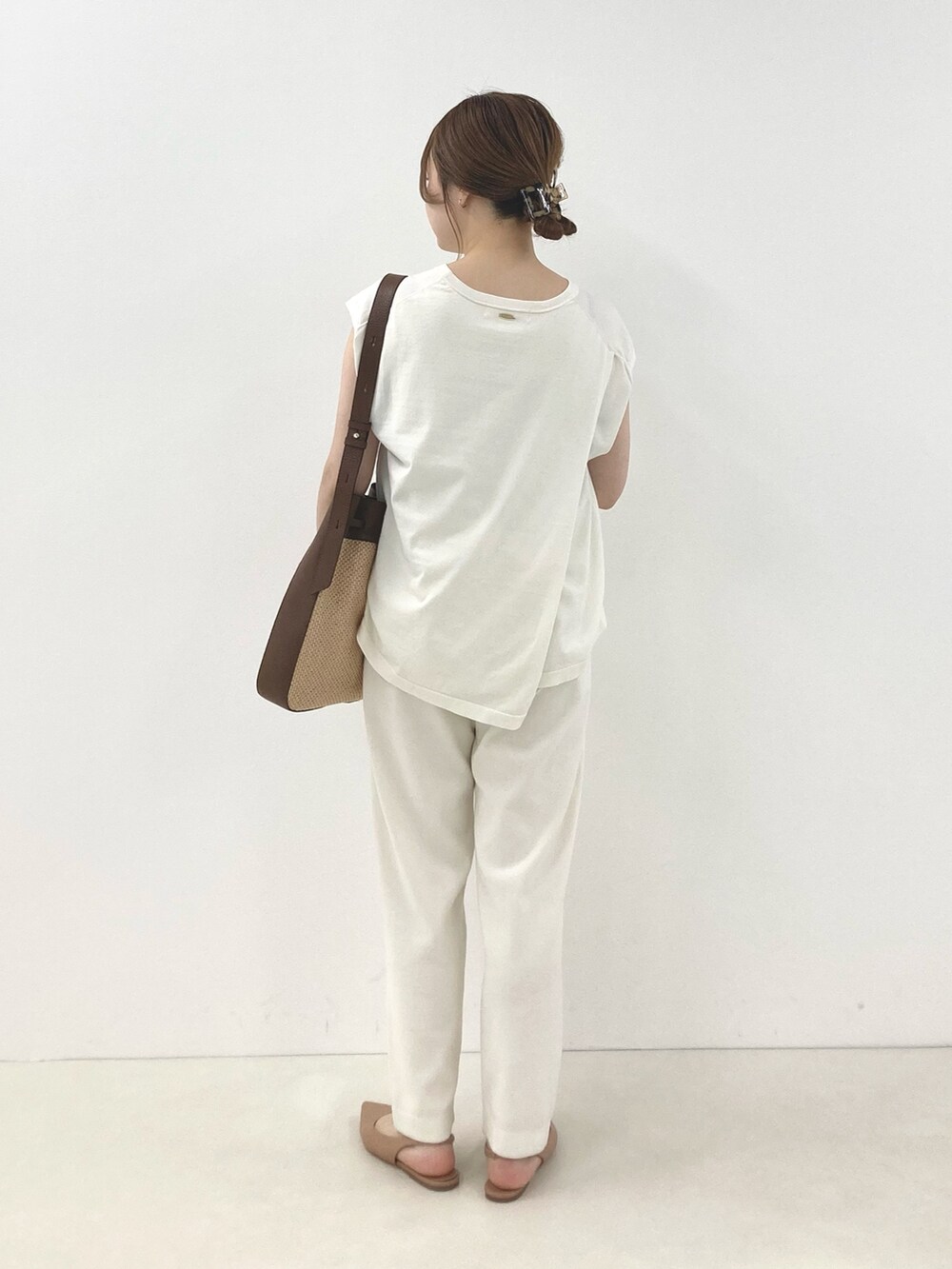 「Rie Millerの《セットアップ対応》《手洗い可能》細見えニットオールインワン（つなぎ/オールインワン、ホワイト系）」を使った、nol murakamiさん（レディース・152cm）の冬コーディネートの3枚目の写真