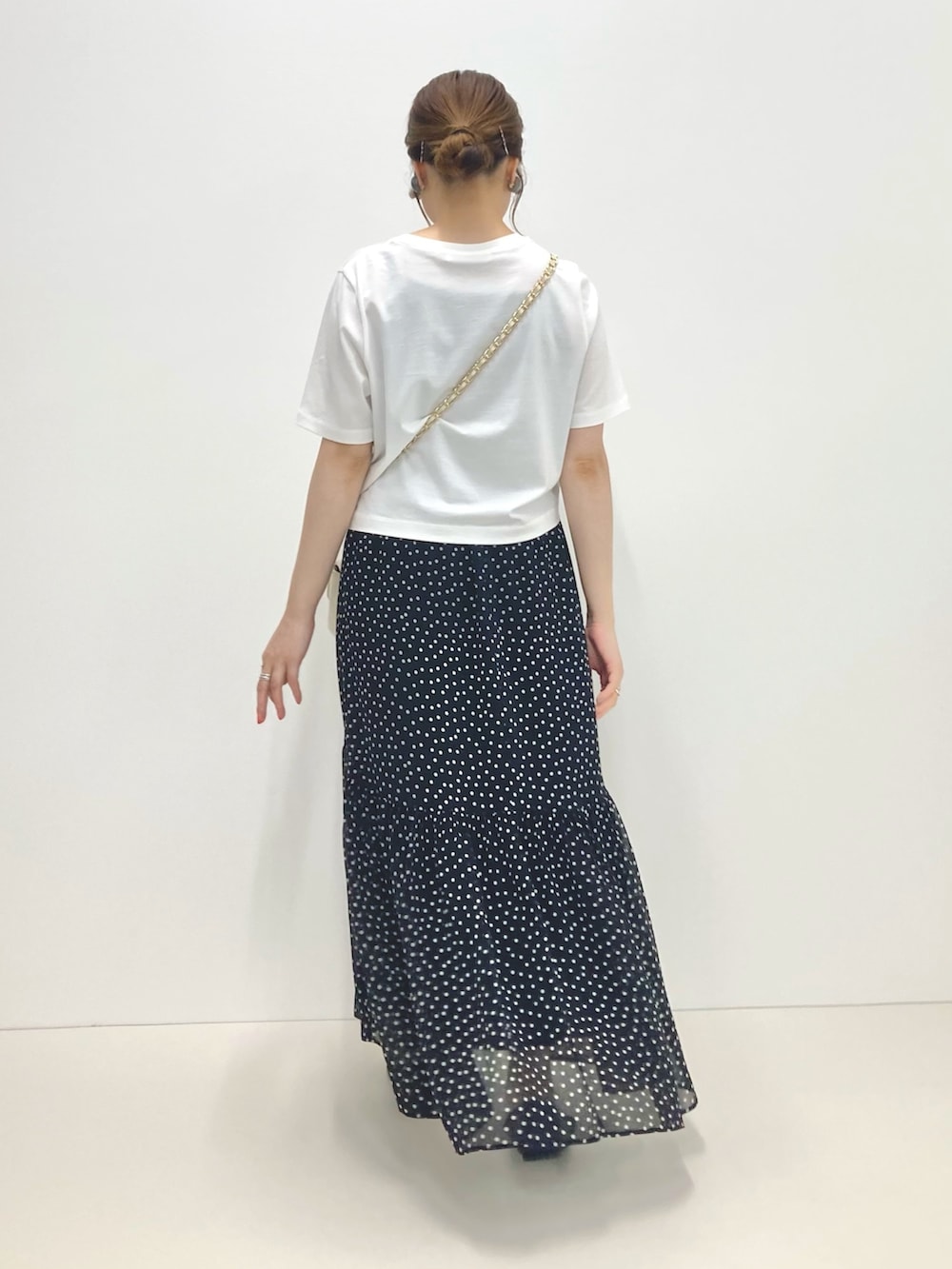 「低身長、低身長コーデ、152cm、半袖Tシャツ、ドット、フラットシューズ、ポインテッドトゥ、ティアードスカート、夏コーデ、シフォンスカート」|「NOLLEY’S Sophiの箔プリントショート丈Tシャツ(Tシャツ/カットソー、ホワイト系)」を使った、nol murakamiさん(レディース・152cm)の夏コーディネートの3枚目の写真