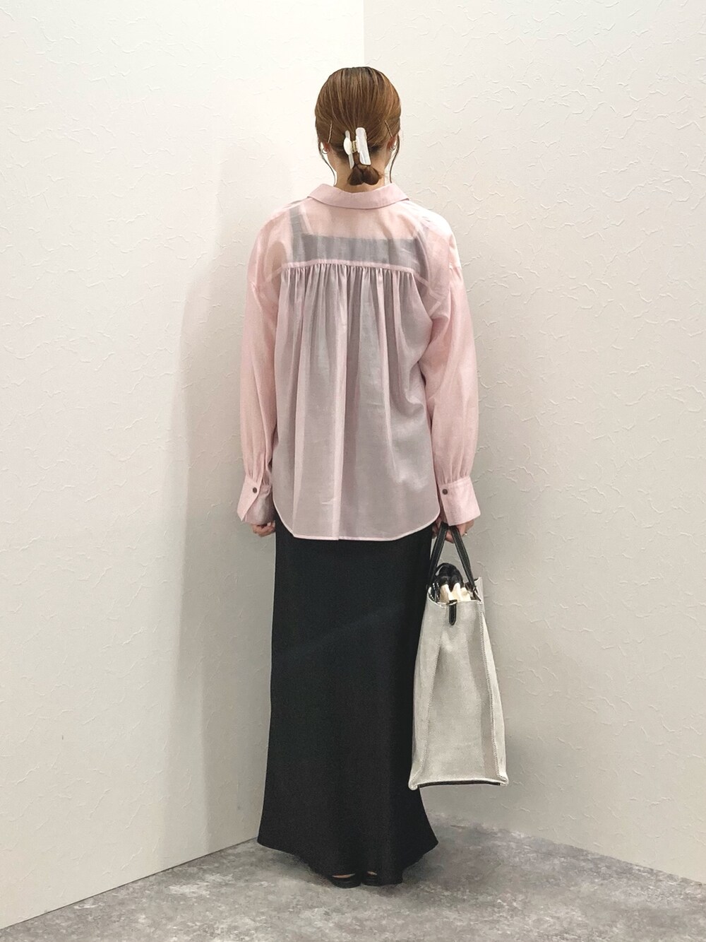 「NOLLEY’Sの◇【WEB限定】デザインサテンバイアスタイトスカート（スカート、ブラック系）」を使った、nol murakamiさん（レディース・152cm）の夏コーディネートの4枚目の写真