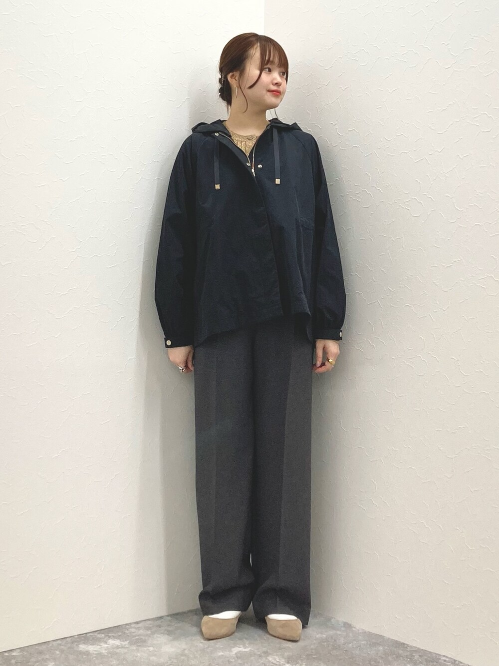 「マンパ、ワイドパンツ、パンツスタイル、低身長、撥水加工、低身長コーデ、152cm、フード取り外し、マウンテパーカー、150cm台コーデ」｜「NOLLEY’Sのウォッシャブル2WAYマウンテンパーカー（マウンテンパーカー、ブルー系）」を使った、nol murakamiさん（レディース・152cm）の春コーディネートの3枚目の写真