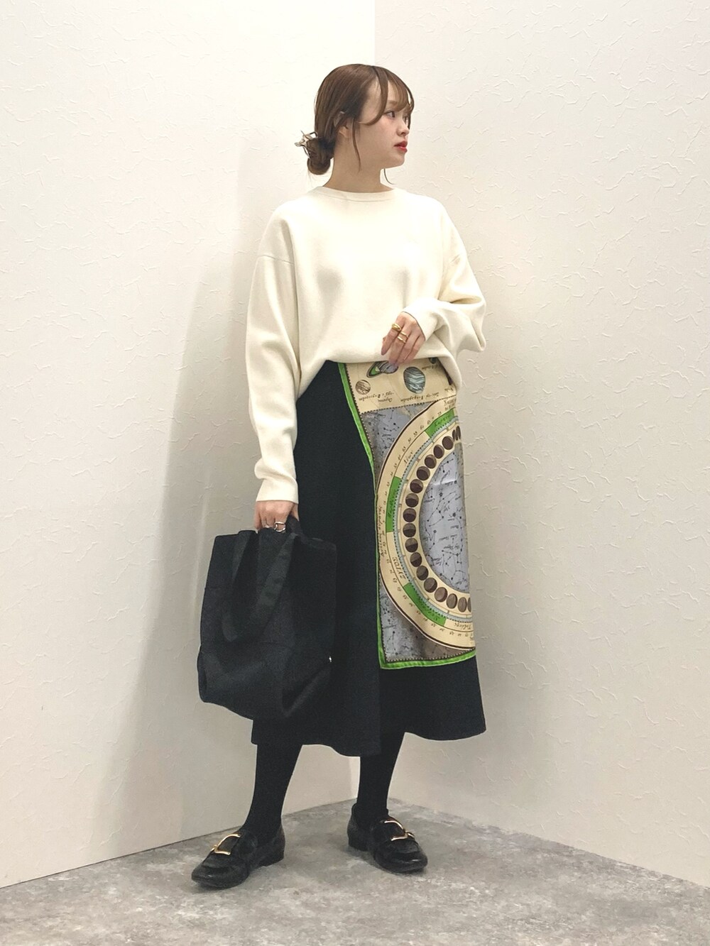 「NOLLEY’Sの《手洗い可能》スウェット風ニットプルオーバー（ニット/セーター、ホワイト系）」を使った、nol murakamiさん（レディース・152cm）の冬コーディネートの7枚目の写真