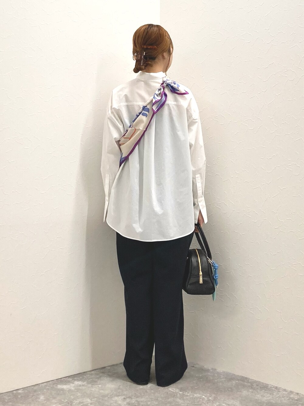 「NOLLEY’Sのプリントスカーフ88(バンダナ/スカーフ、パープル系)」を使った、nol murakamiさん(レディース・152cm)の春コーディネートの3枚目の写真