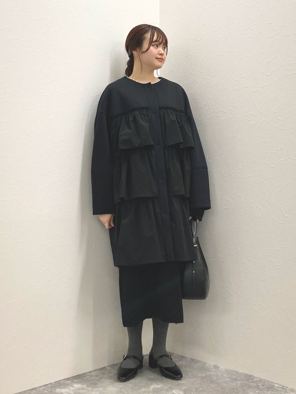 「低身長、低身長コーデ、152cm、150cm台コーデ、ラッフルフリル、ダンボールニット、ダンボール素材、ライトアウター、春コート」｜「NOLLEY’Sのウォッシャブルエアボールラッフルコート（その他アウター、ブルー系）」を使った、nol murakamiさん（レディース・152cm）の冬コーディネートの2枚目の写真