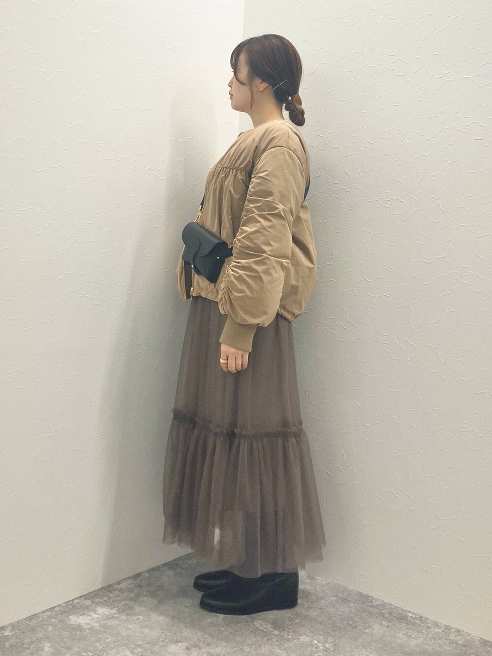 「低身長、低身長コーデ、152cm、ブルゾン、ダウンブルゾン、ギャザーブルゾン、スカートスタイル、チュールスカート、ロングスカート、ロングブーツ」｜「NOLLEY’Sの◇【WEB限定】ノーカラーダウンブルゾン（ダウンジャケット/コート、ベージュ系）」を使った、nol murakamiさん（レディース・152cm）の秋コーディネートの2枚目の写真