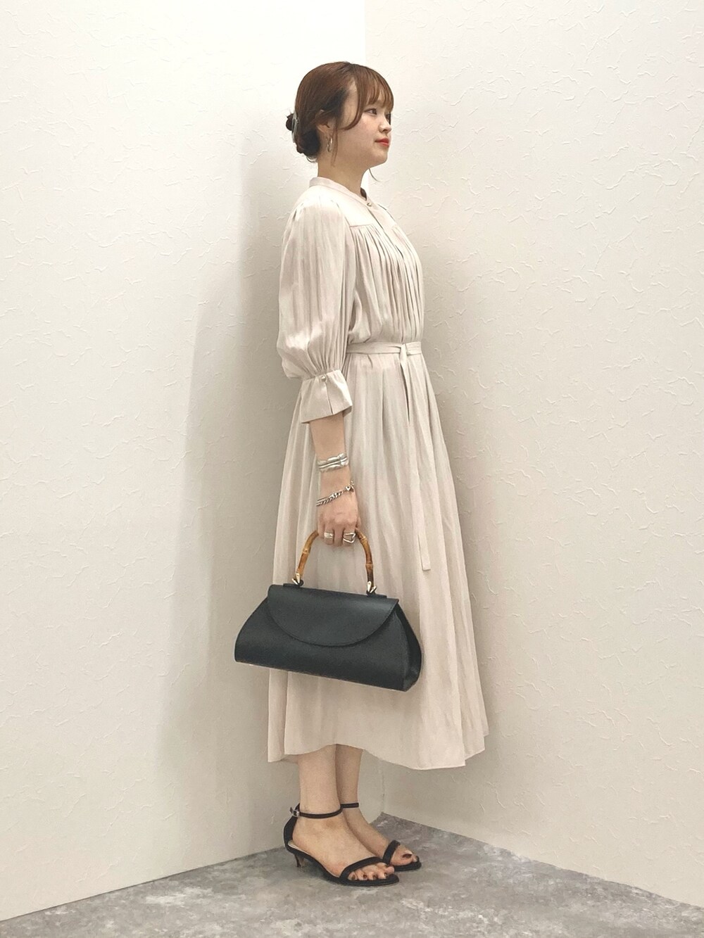 「NOLLEY’Sのウォッシャブル5分袖ギャザーワンピース（ワンピース、ベージュ系）」を使った、nol murakamiさん（レディース・152cm）の夏コーディネートの4枚目の写真