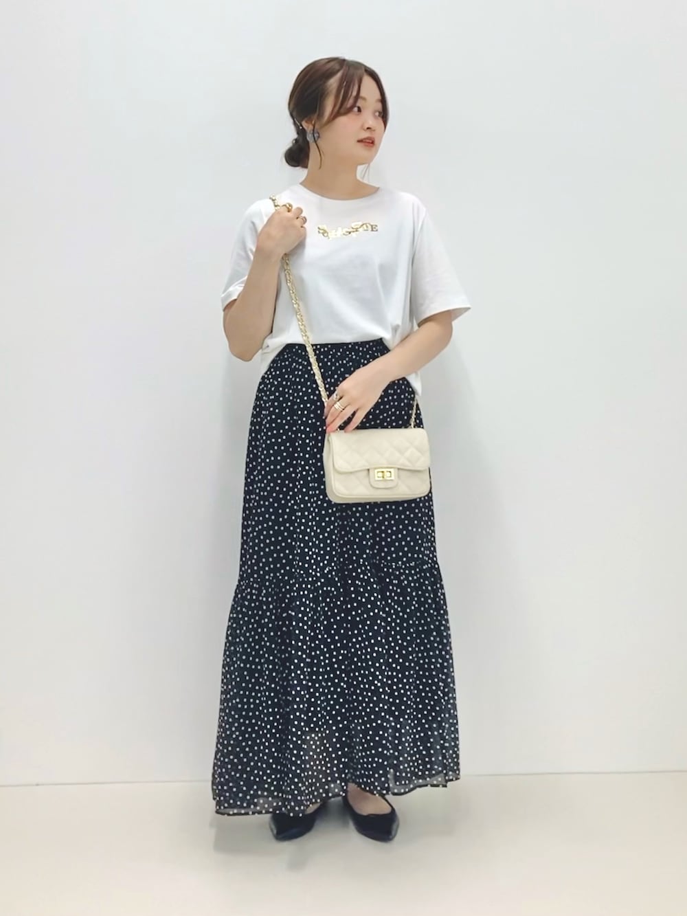 「低身長、低身長コーデ、152cm、半袖Tシャツ、ドット、フラットシューズ、ポインテッドトゥ、ティアードスカート、夏コーデ、シフォンスカート」|「NOLLEY’S Sophiの箔プリントショート丈Tシャツ(Tシャツ/カットソー、ホワイト系)」を使った、nol murakamiさん(レディース・152cm)の夏コーディネートの2枚目の写真