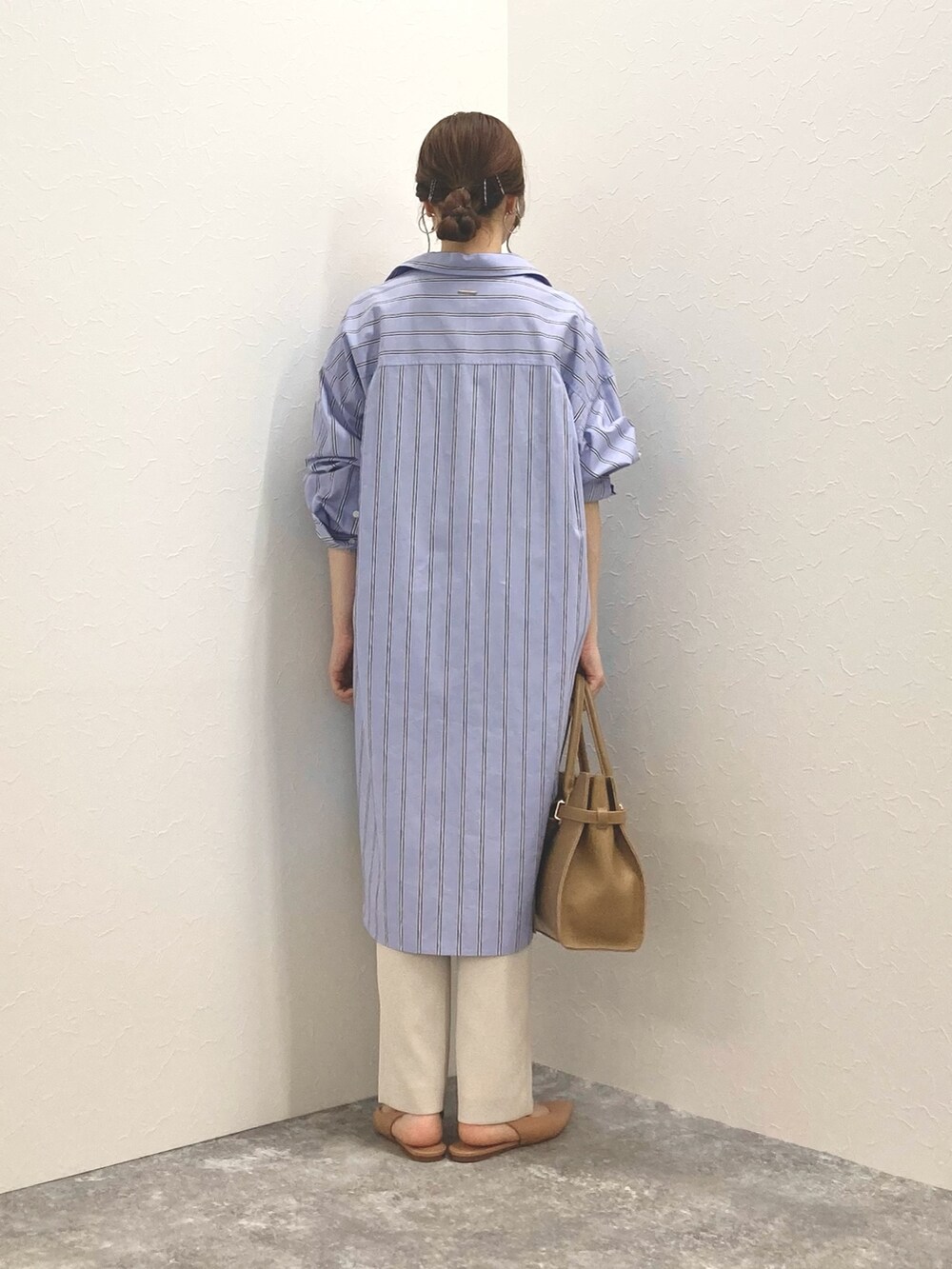 nol murakamiさんの「ウォッシャブルダブルクロスフロントスリットパンツ（NOLLEY’S Sophi）」を使ったコーディネートの4枚目の写真
