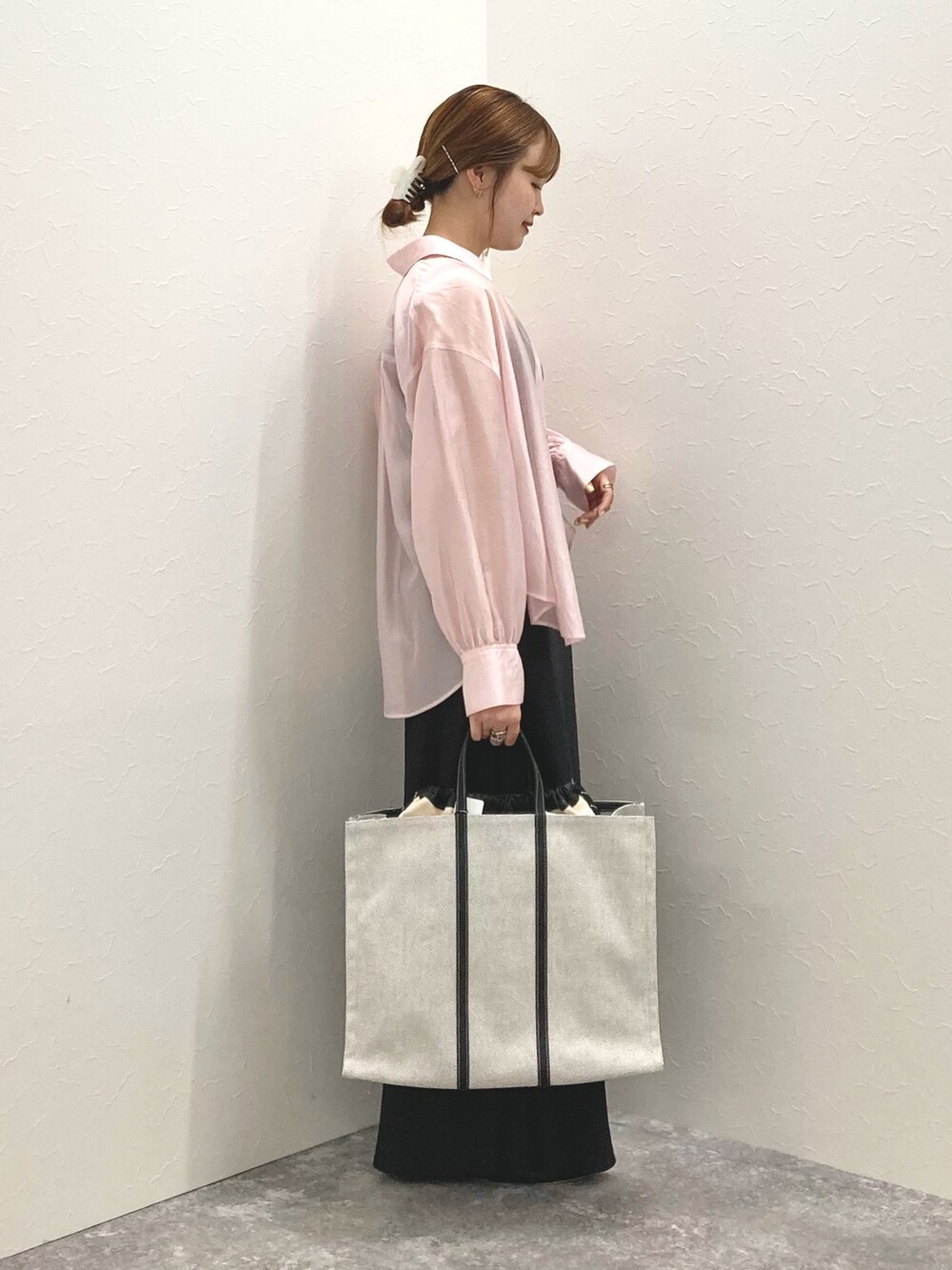 「NOLLEY’Sの◇【WEB限定】デザインサテンバイアスタイトスカート（スカート、ブラック系）」を使った、nol murakamiさん（レディース・152cm）の夏コーディネートの5枚目の写真