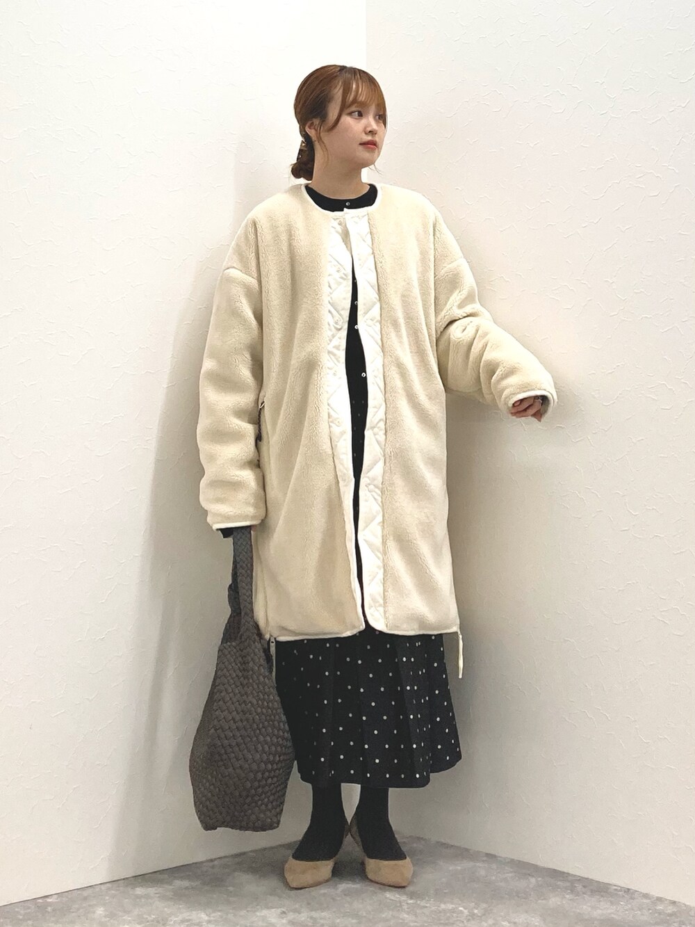 「TAIONの◇【WEB限定】【TAION/タイオン】ノーカラーボアコート(リバーシブル) 24AW（ダウンジャケット/コート、ホワイト系）」を使った、nol murakamiさん（レディース・152cm）の秋コーディネートの2枚目の写真