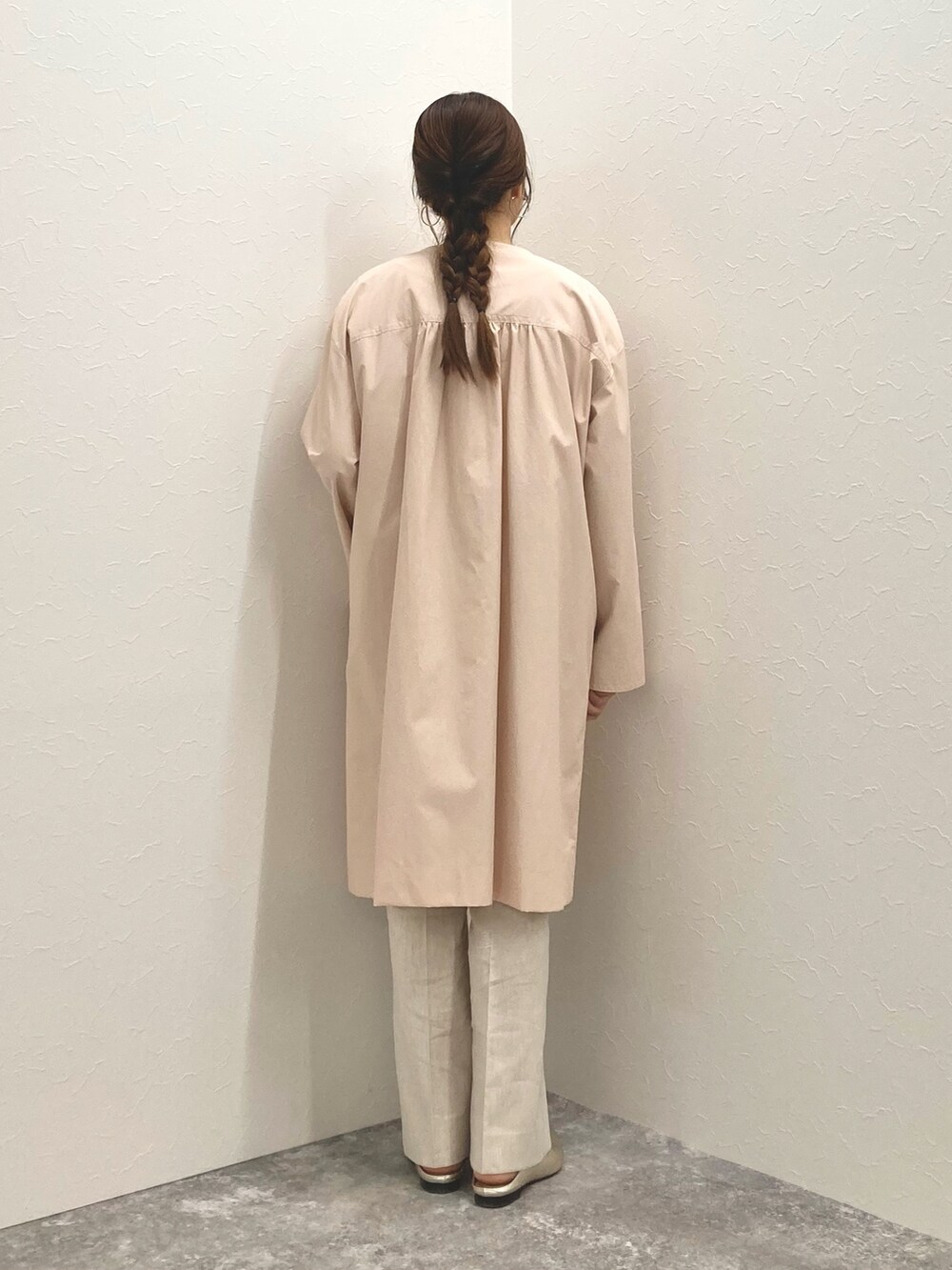 「ノーカラーコート、ワイドパンツ、パンツスタイル、春コート、低身長、ロングパンツ、低身長コーデ、152cm、150cm台コーデ」｜「NOLLEY’Sのノーカラーコート（ノーカラーコート、ピンク系）」を使った、nol murakamiさん（レディース・152cm）の冬コーディネートの5枚目の写真