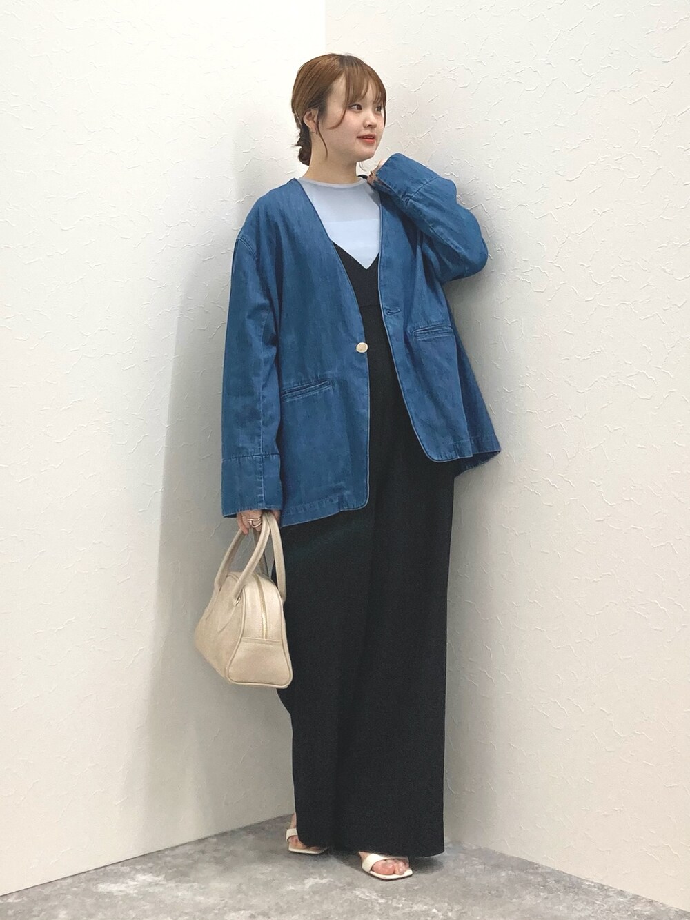 「Rie Millerの【RM denim】刺繍入りジャケット風デニムシャツ（シャツ/ブラウス、ブルー系）」を使った、nol murakamiさん（レディース・152cm）の春コーディネートの8枚目の写真