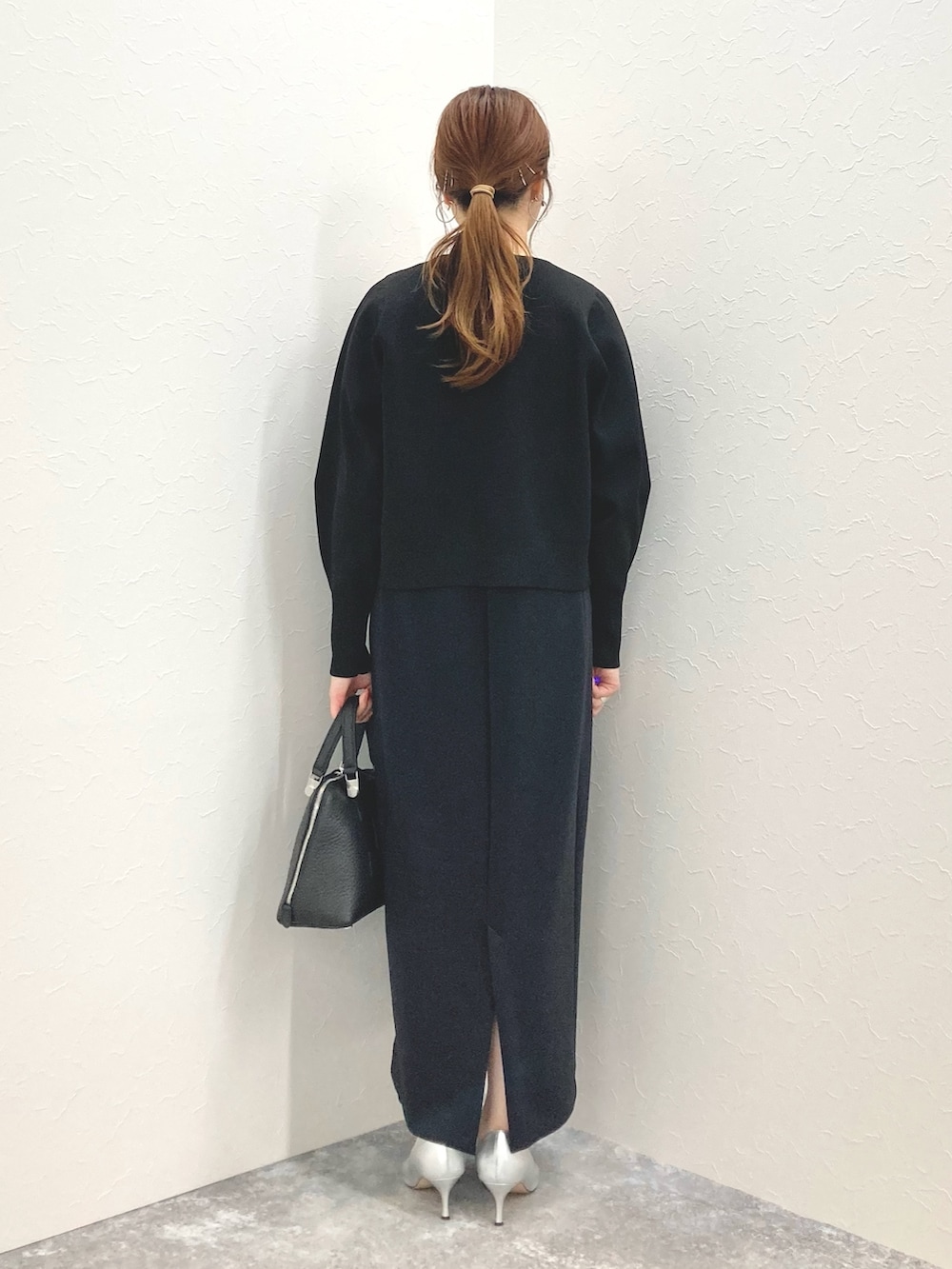 「カーディガン、ワンピース、低身長、ノースリーブワンピース、低身長コーデ、152cm、ダンボール素材、前後2way、150cm台コーデ、パールニットカーディガン」｜「NOLLEY’Sの《手洗い可能》ミニパールクルーネックカーディガン（カーディガン/ボレロ、ブラック系）」を使った、nol murakamiさん（レディース・152cm）の冬コーディネートの4枚目の写真