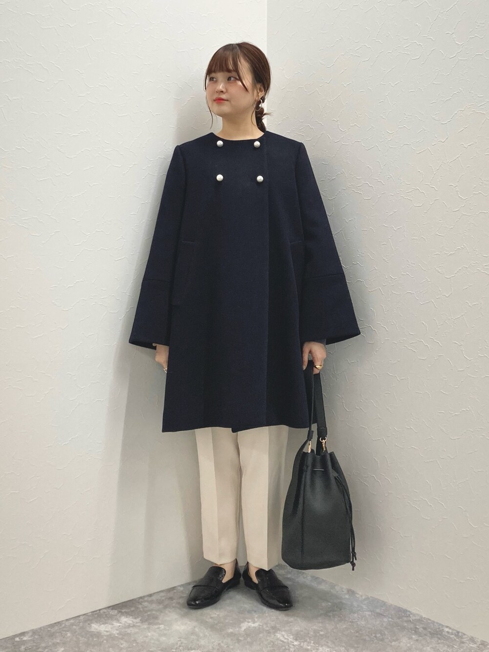 「テーパードパンツ、ウールコート、Aラインコート、カシミヤコート、２ＷＡＹ、パンツスタイル、スリムパンツ、低身長、低身長コーデ、152cm」｜「NOLLEY’Sのカシミヤ混ノーカラーチェンジ釦コート（その他アウター、ブルー系）」を使った、nol murakamiさん（レディース・152cm）の秋コーディネートの2枚目の写真