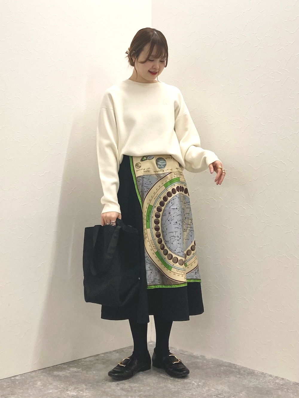 「NOLLEY’Sの《手洗い可能》スウェット風ニットプルオーバー（ニット/セーター、ホワイト系）」を使った、nol murakamiさん（レディース・152cm）の冬コーディネートの3枚目の写真