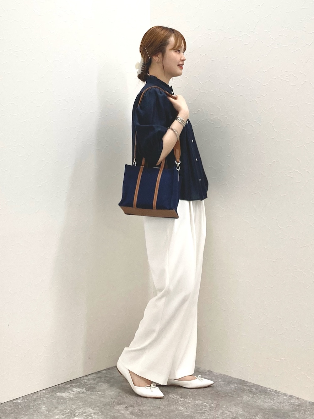 「NOLLEY’Sの《セットアップ対応》ウォッシャブルツイルイージーパンツ（その他パンツ、ホワイト系）」を使った、nol murakamiさん（レディース・152cm）の夏コーディネートの8枚目の写真