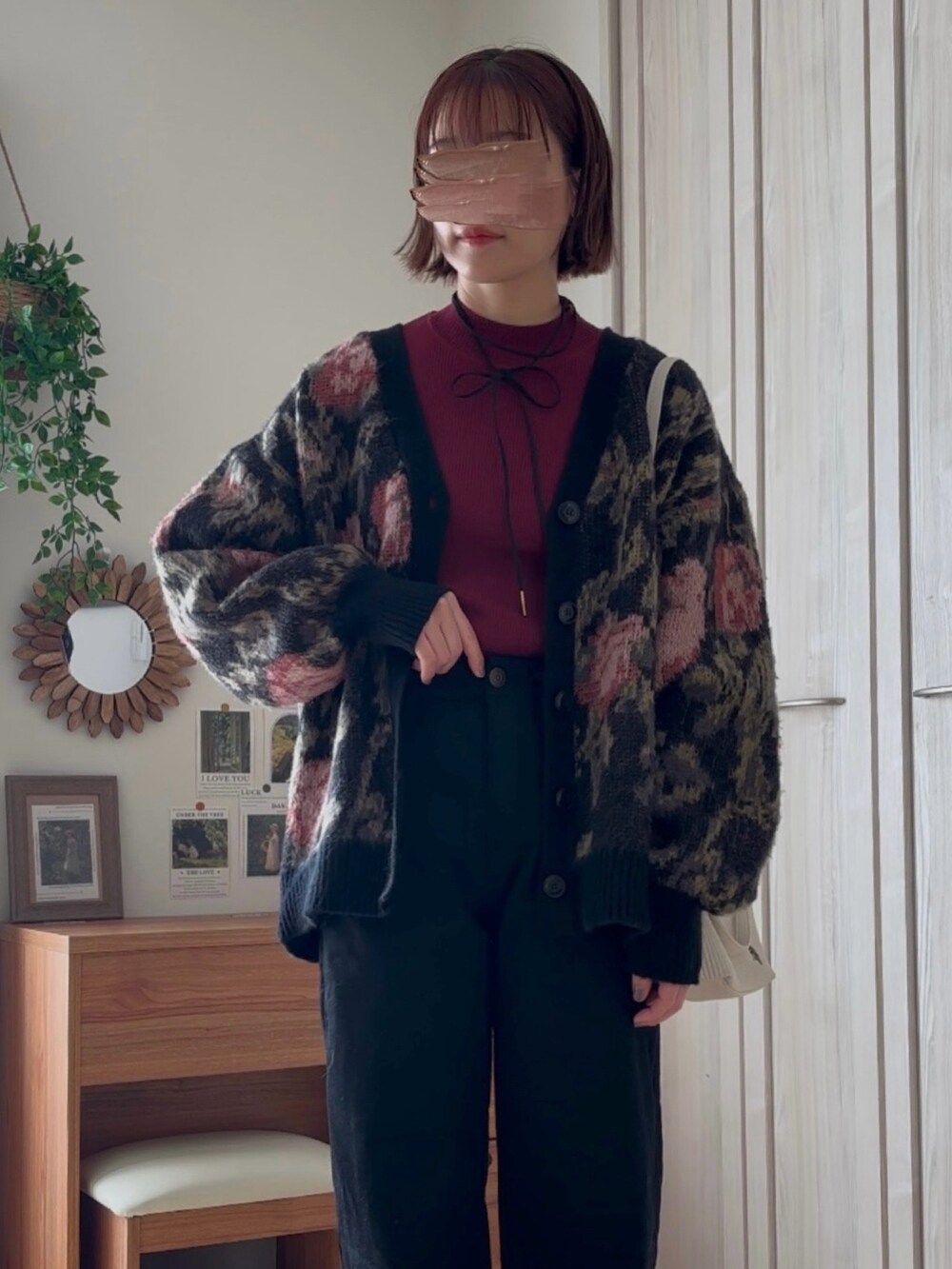 「イーザッカマニアストアーズ、zootie、BBパンツ、プチプラ、ストレートパンツ、パンツスタイル、オトナカジュアル、ママコーデ、あったかコーデ、ニットカーディガン、tiptop、パンプス、ママファッション、ミニバッグ、冬のコーデ」｜「zootieの【スッキリシルエットなのに、防風ボアで暖かい】BBパンツ [ルーズフィット］ 《読売テレビほんわかTVで紹介！》（その他パンツ、ブラック系）」を使った、𝚍𝚊𝚛𝚊.さん（骨格ナチュラル・レディース・164cm）の冬コーディネートの2枚目の写真