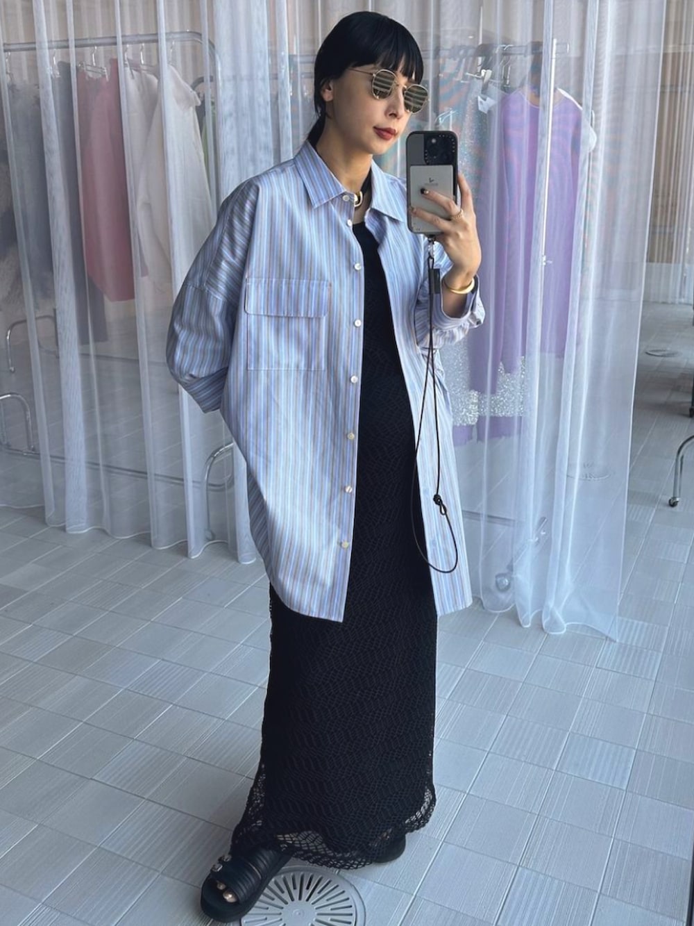 その他のシャツ/ブラウスを着用したレディースの夏コーディネートの4枚目の写真