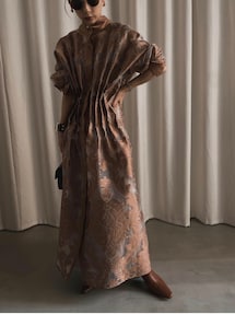 UND SHEER JACQUARD TUCK DRESSを使った人気ファッション