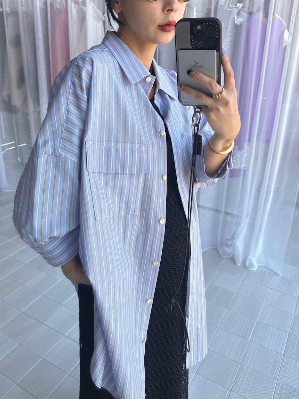 その他のシャツ/ブラウスを着用したレディースの夏コーディネートの2枚目の写真