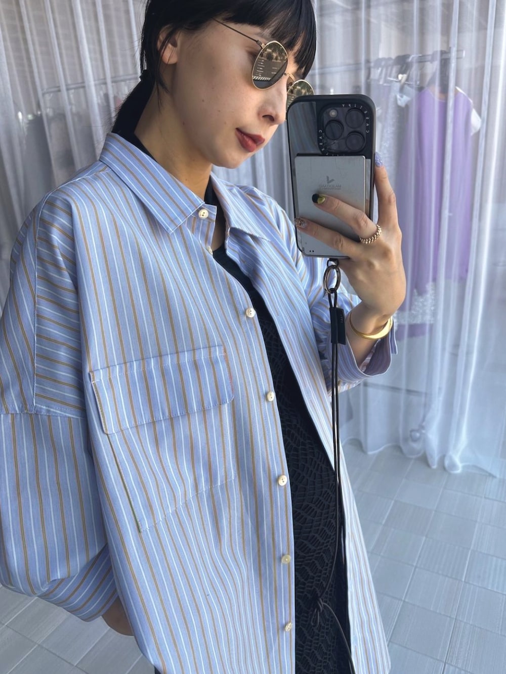 その他のシャツ/ブラウスを着用したレディースの夏コーディネートの3枚目の写真