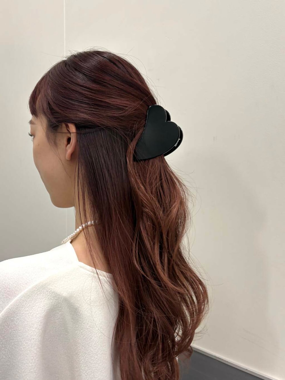 「ワイドパンツ、ジャケット、アウター、ブラウス、春コーデ、セレモニースタイル、春アウター、newarrival、ROSSO、オンオフ兼用、ショート丈アウター、骨格ウェーブ、30代前半、きれいめ、イエベ秋」|「URBAN RESEARCH ROSSO WOMENの『MADE IN JAPAN』オリジナルスウェードパンプス(パンプス、ブラウン系)」を使った、ayaka kawaharadaさん(レディース・164cm)の春コーディネートの7枚目の写真
