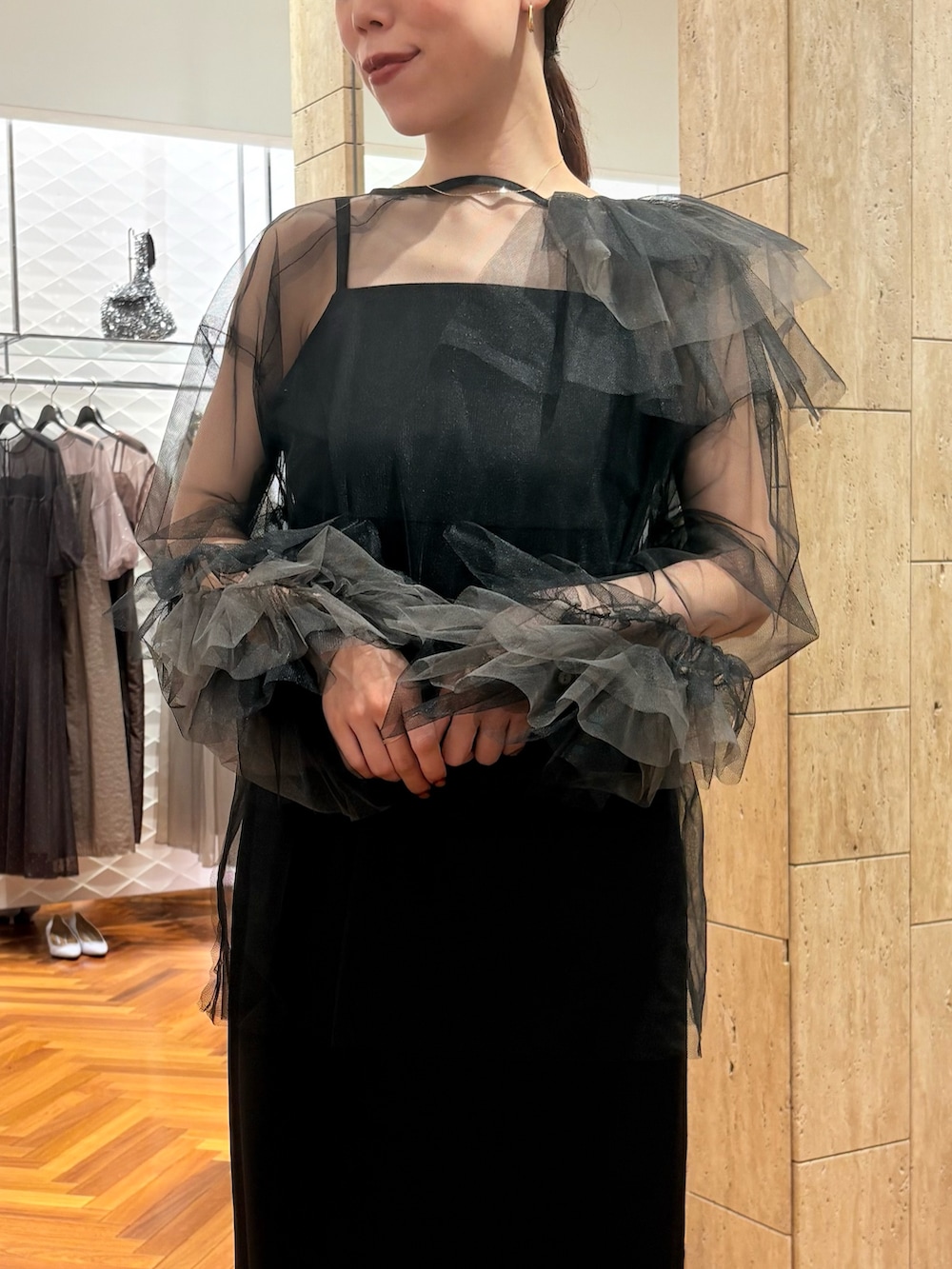 「ドレス、ドレスアップ、ドレスコーデ、結婚式、結婚式二次会スタイル、結婚式 ワンピース、結婚式コーデ、結婚式スタイル、結婚式2次会、結婚式お呼ばれ、結婚式 ドレス、アーバンリサーチロッソ、ROSSO、ROSSOドレス、お呼ばれコーデ」｜「URBAN RESEARCH ROSSO WOMENのビーズデザインハンドバッグ（ハンドバッグ、ブラック系）」を使った、ayaka kawaharadaさん（骨格ウェーブ・レディース・164cm）の夏コーディネートの5枚目の写真