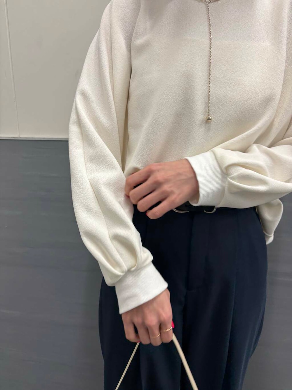 「ワイドパンツ、ジャケット、アウター、ブラウス、春コーデ、セレモニースタイル、春アウター、newarrival、ROSSO、オンオフ兼用、ショート丈アウター、骨格ウェーブ、30代前半、きれいめ、イエベ秋」|「URBAN RESEARCH ROSSO WOMENの『MADE IN JAPAN』オリジナルスウェードパンプス(パンプス、ブラウン系)」を使った、ayaka kawaharadaさん(レディース・164cm)の春コーディネートの9枚目の写真