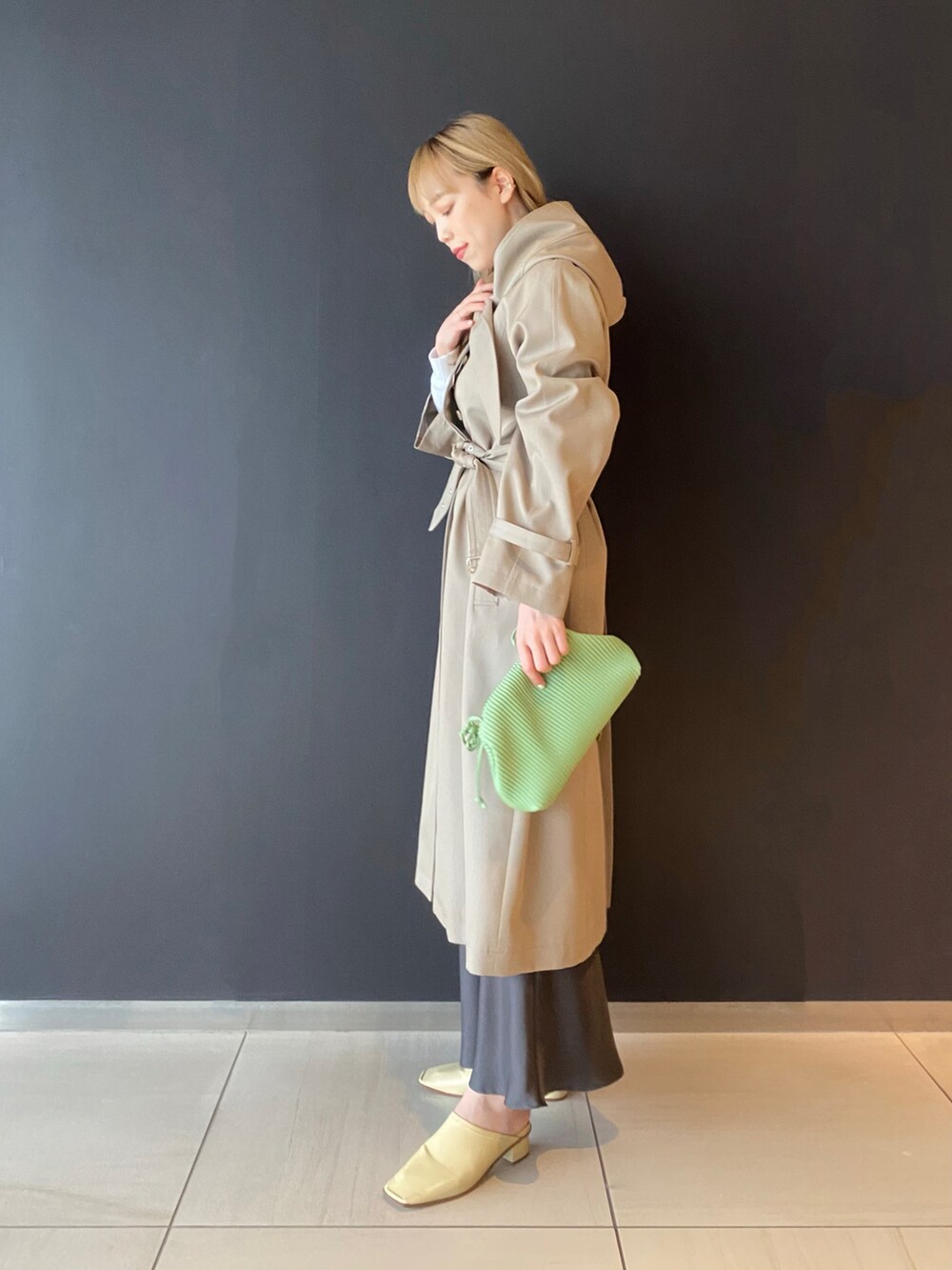 「URBAN RESEARCH、URBAN RESEARCH ROSSO、ROSSO、フードコート、フード、ウールコート、ベージュ、春アウター、SEEALL、アウター、スプリングコート、春、カジュアル、インポート」｜「SEEALLのアイテム（ジャケット/アウター、ベージュ系）」を使った、ayaka kawaharadaさん（レディース・164cm）の冬コーディネートの2枚目の写真